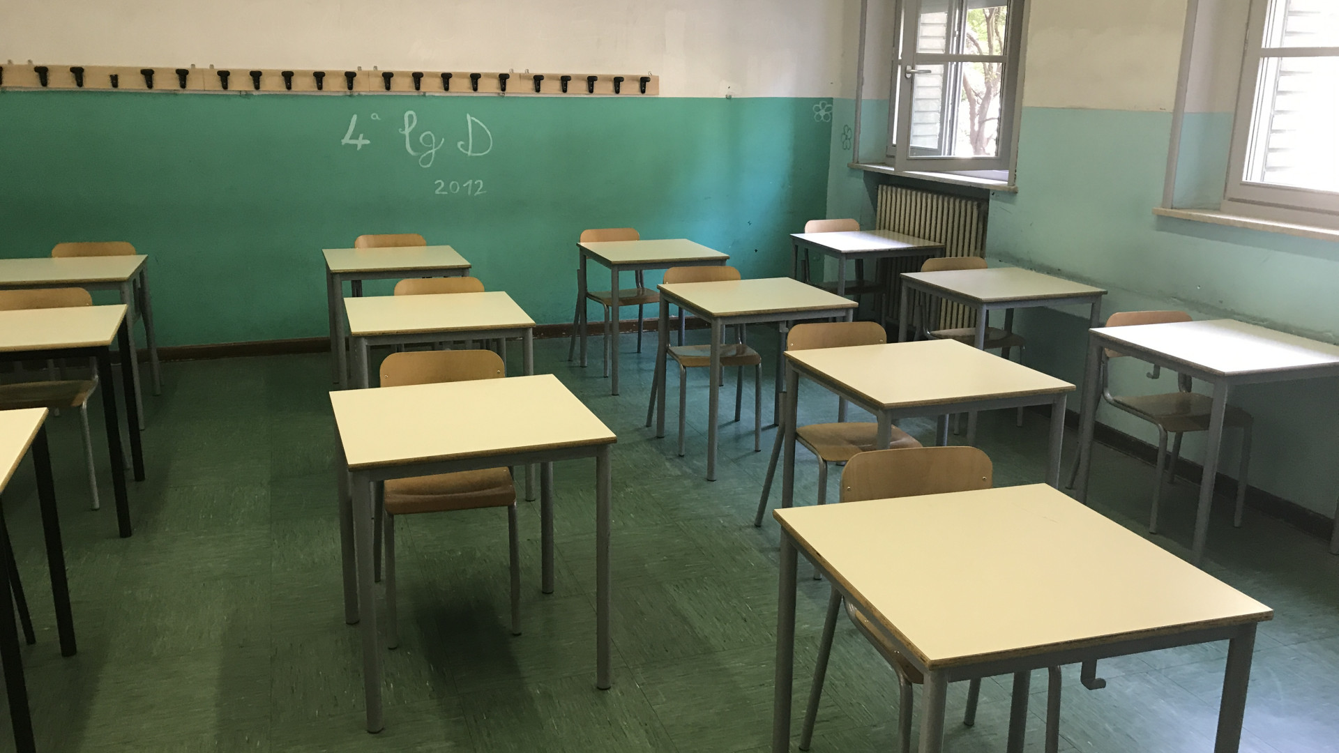 Prof in aula, ragazzi a casa: la didattica a distanza divide gli insegnanti