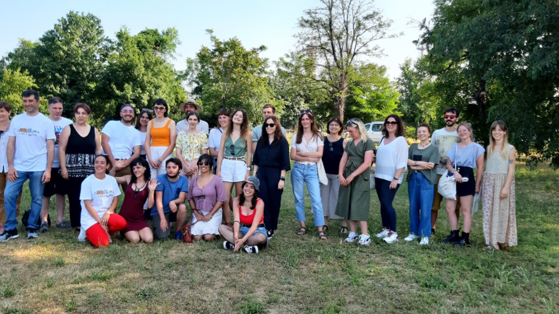 Dall'illustrazione alla fotografia: evento artistico con un mercato a cielo aperto