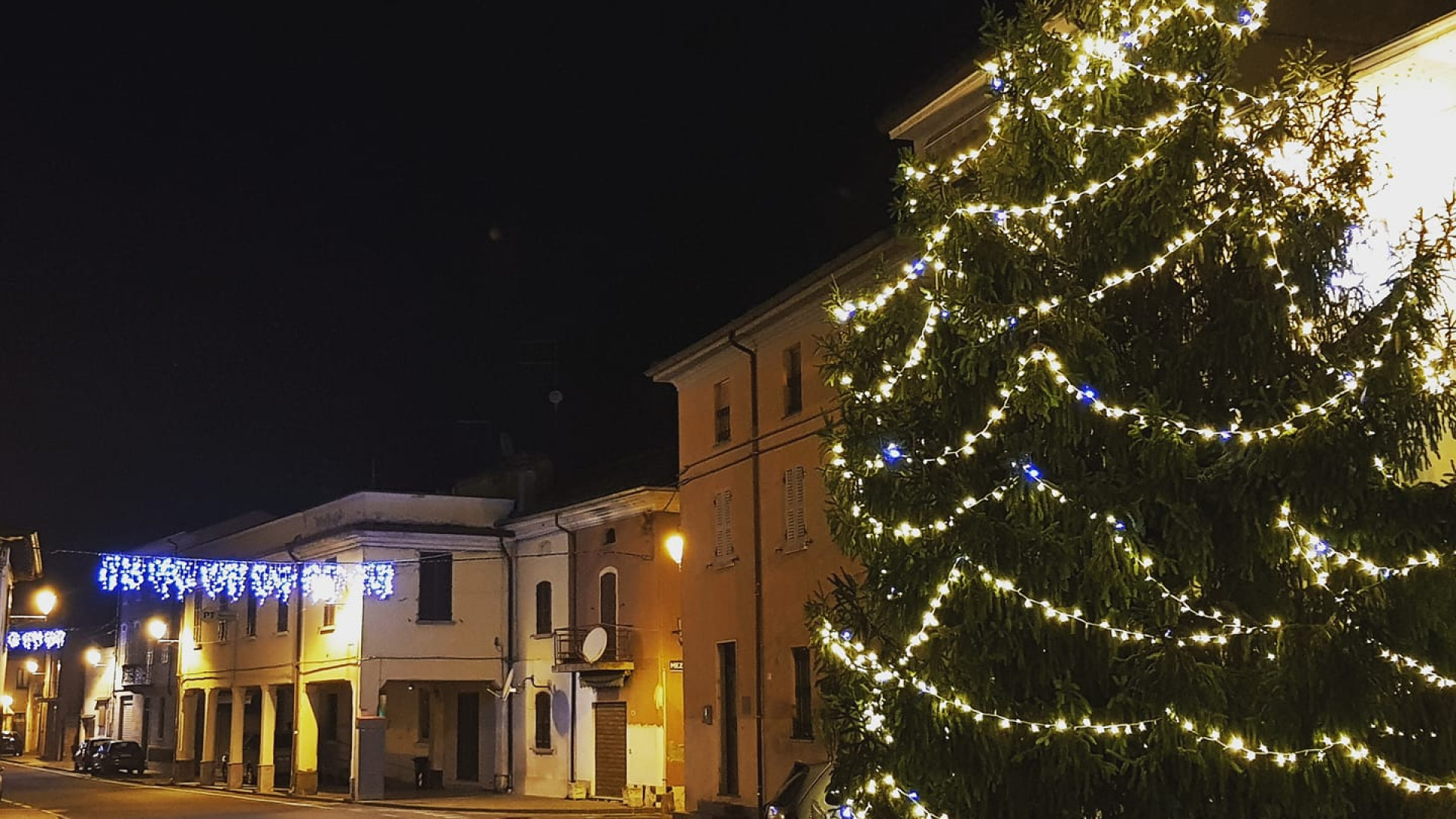 Calendasco: "Spegnere le luminarie? Risparmio di 700 euro, ma paese in tristezza"