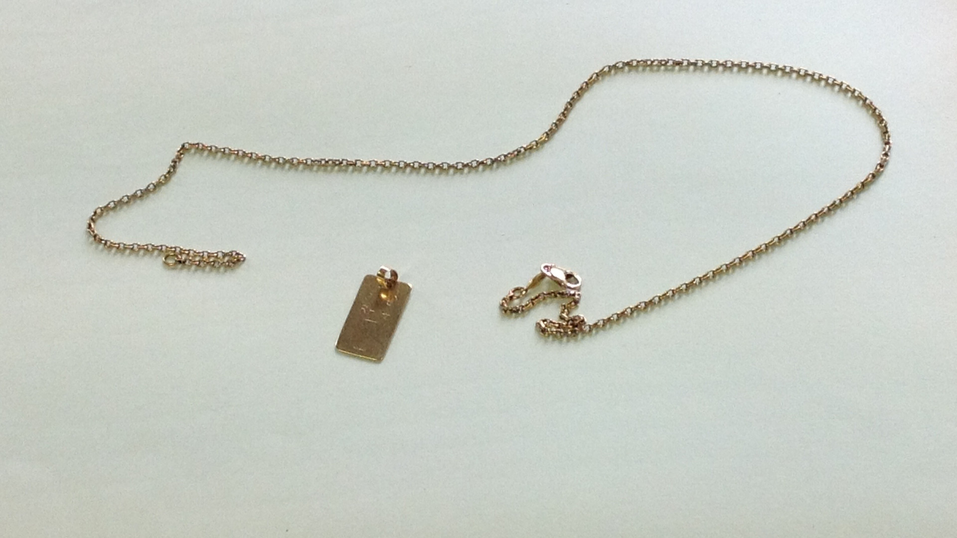 Vendono una catenina rubata. Tre giovani nomadi denunciate dalla polizia