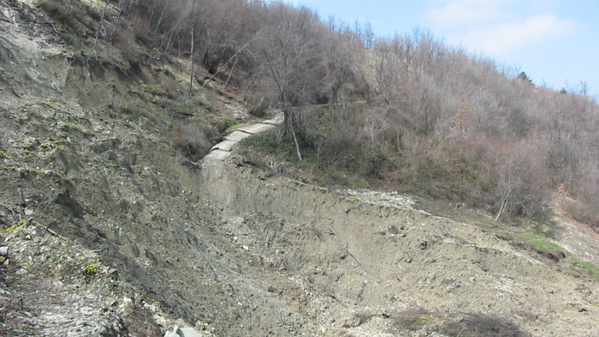 Rischio frane, allerta diramata dalla Protezione civile per l'alta collina