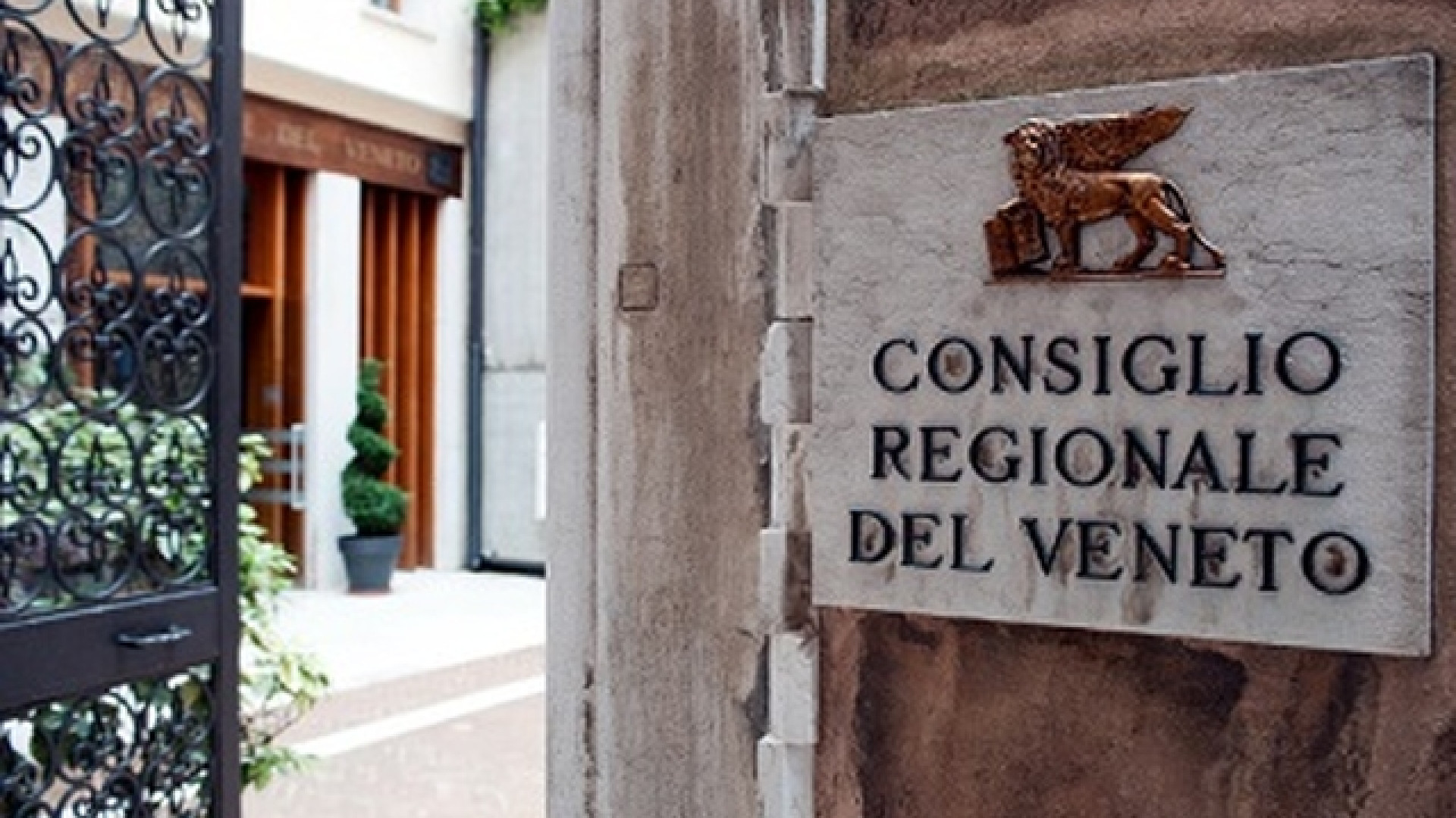 Consiglio veneto: tre mozioni per stoppare discariche di amianto