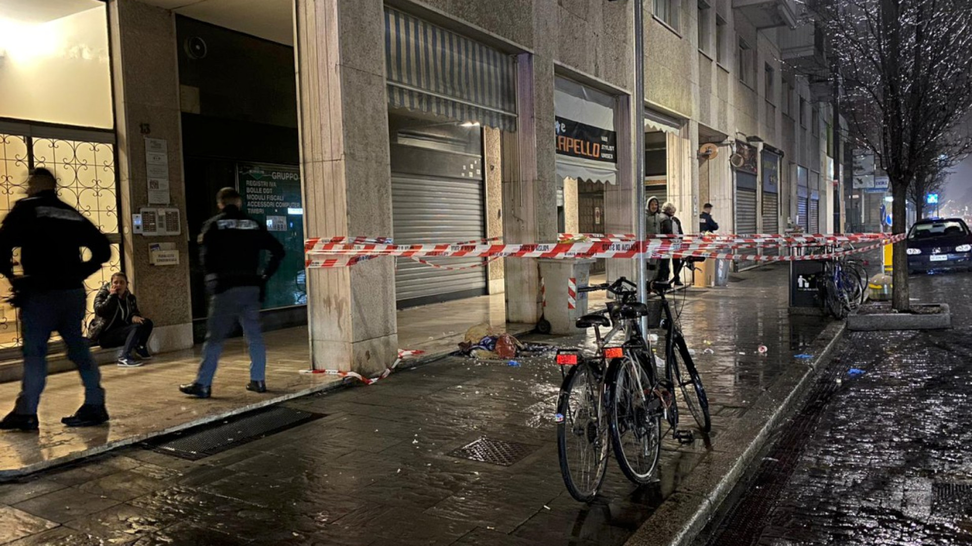Accoltellato in via Colombo, gravissimo. Catturato l'aggressore