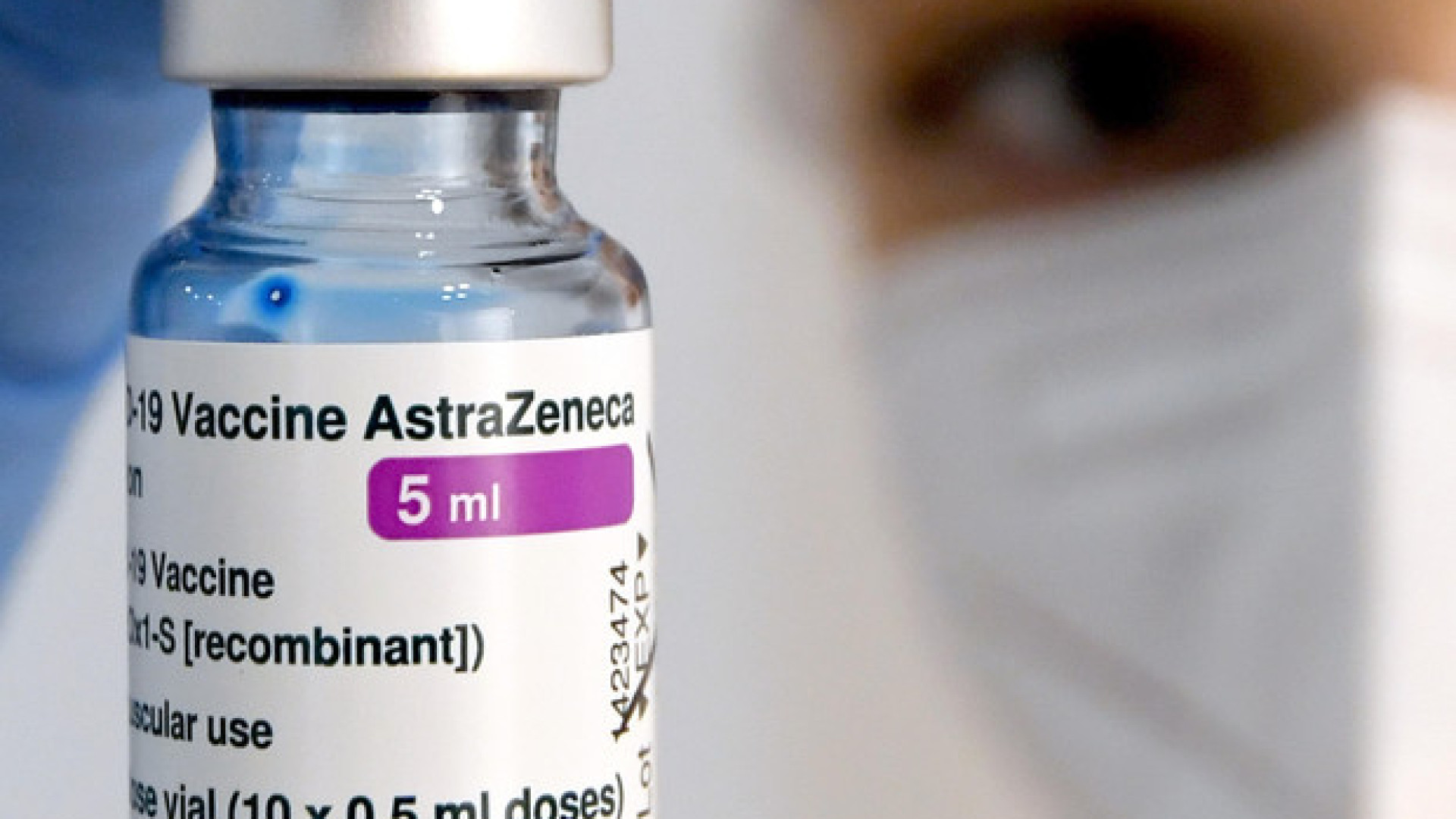 AstraZeneca, Ema: "E' sicuro, esclusa relazione tra vaccino e casi di trombosi"