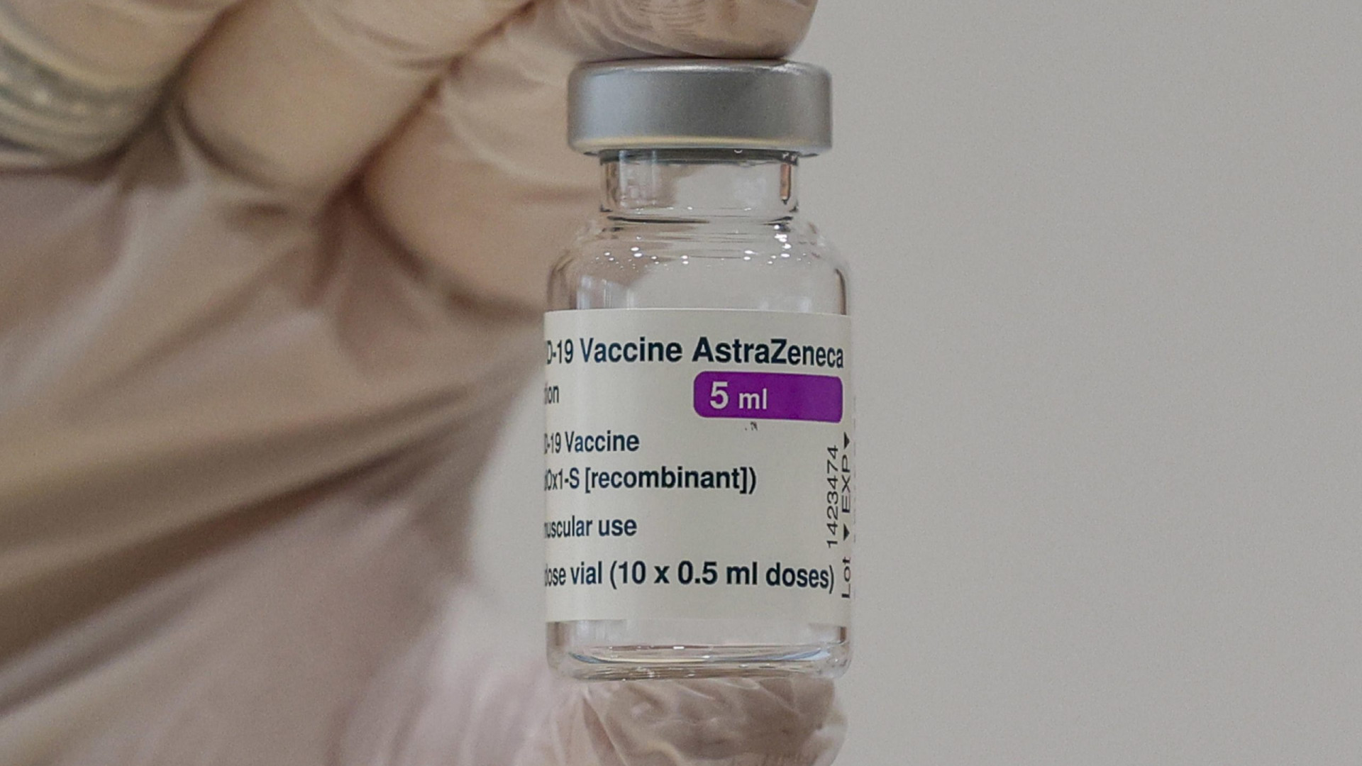 Caos AstraZeneca tra timori e rinunce alla seconda dose del vaccino
