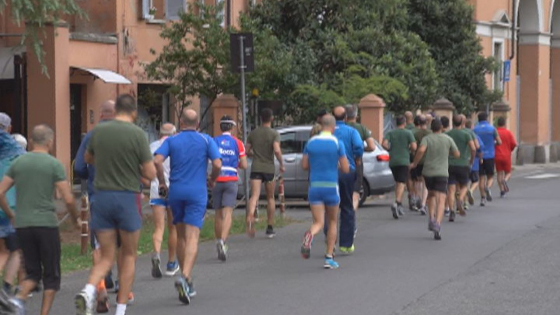 “Una mattina di corsa con l’Esercito”, fianco a fianco in 200 tra civili e militari