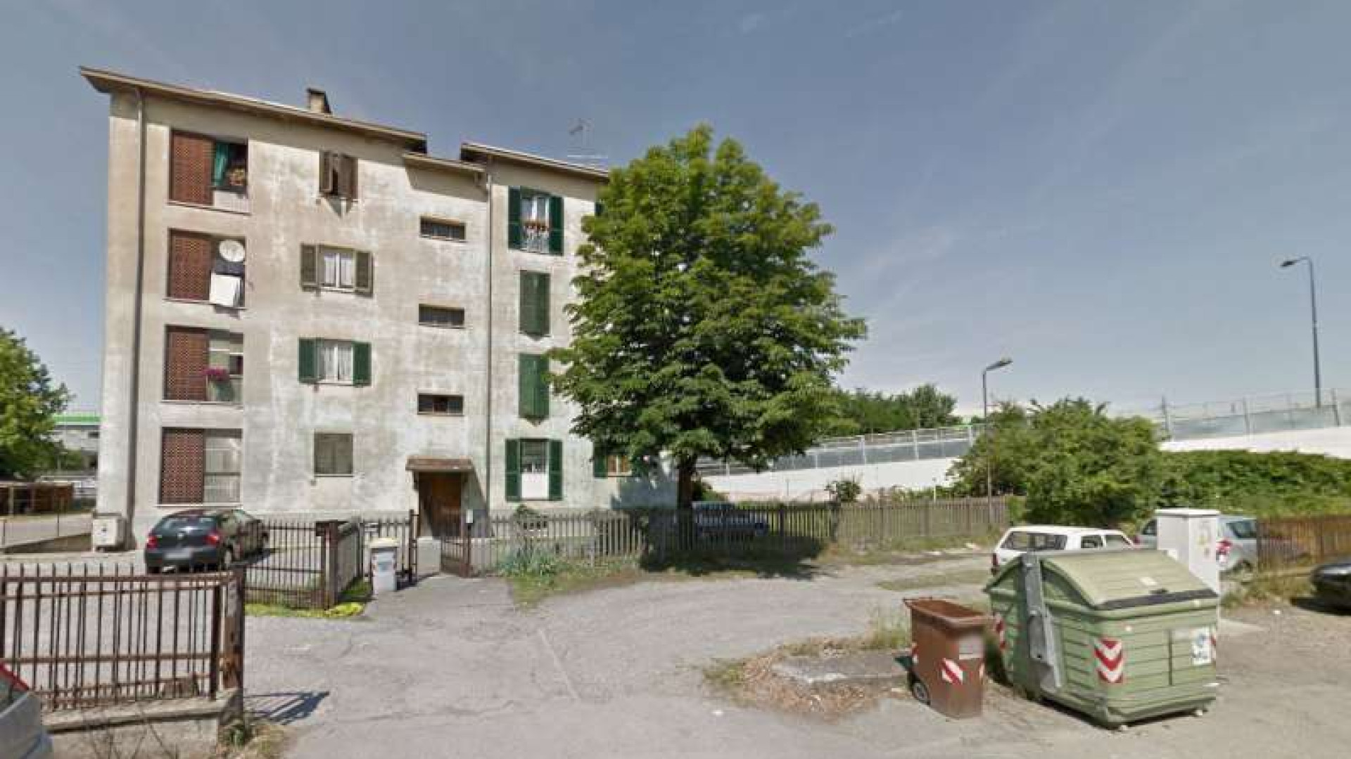 Topi e rifiuti in via XXI Aprile, protestano i residenti