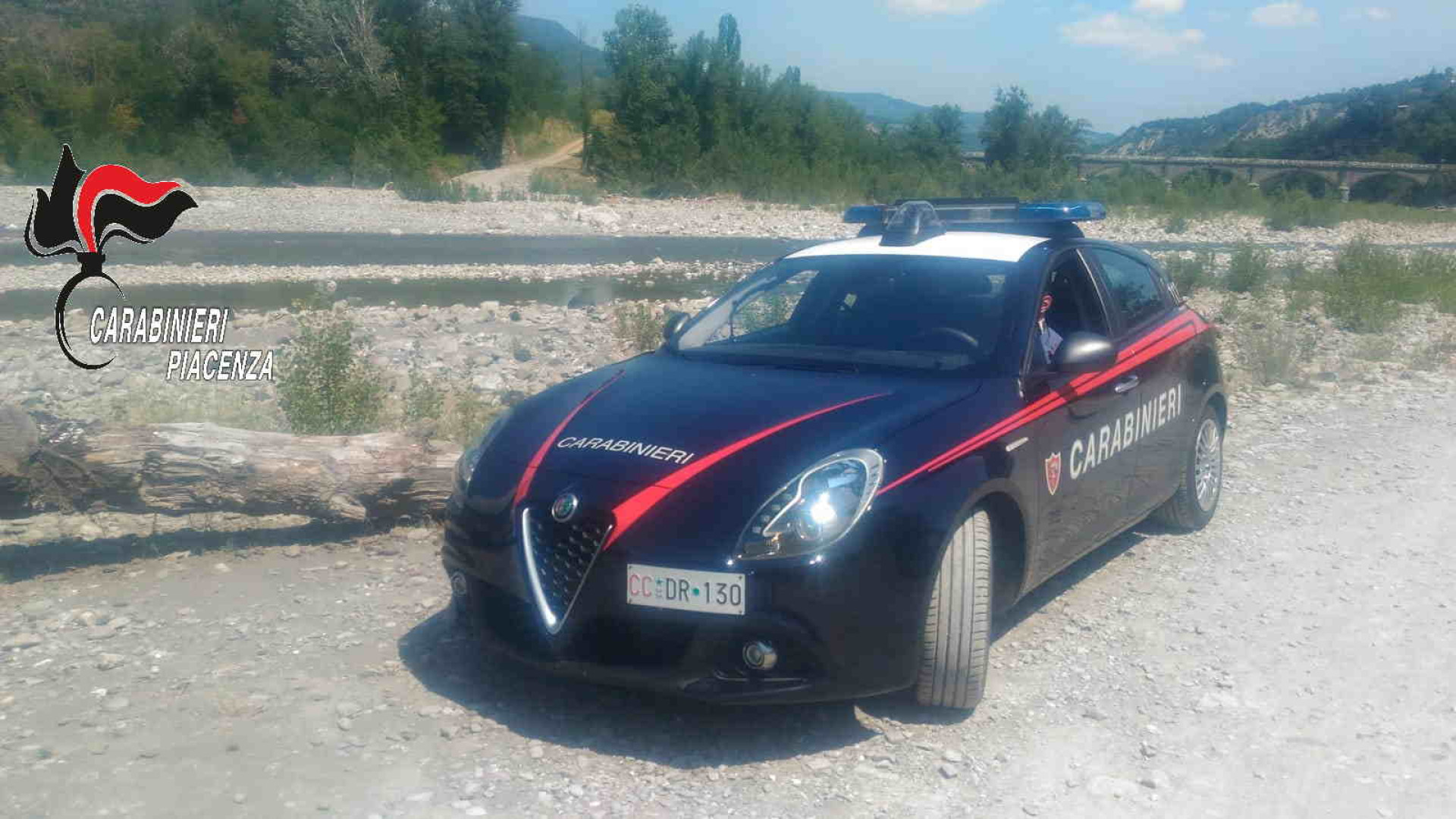 Scambio di droga dalla finestra del bagno: 56enne piacentino in manette