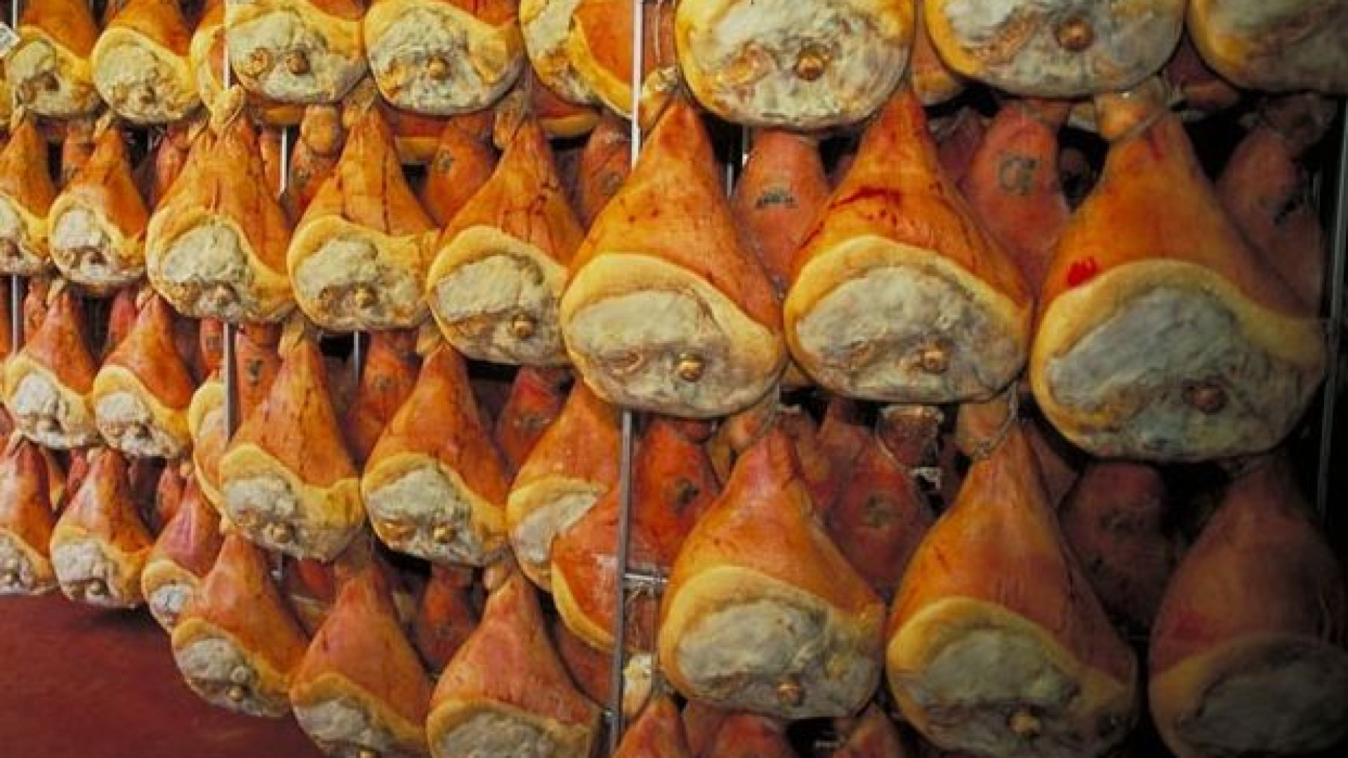 Lotta alla contraffazione, 90 chili di prosciutto crudo sequestrati in Valtidone. Multa da 12mila euro
