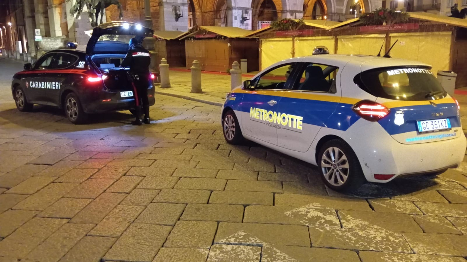 Armato di trapano entra in una casetta di Natale: messo in fuga dai Metronotte