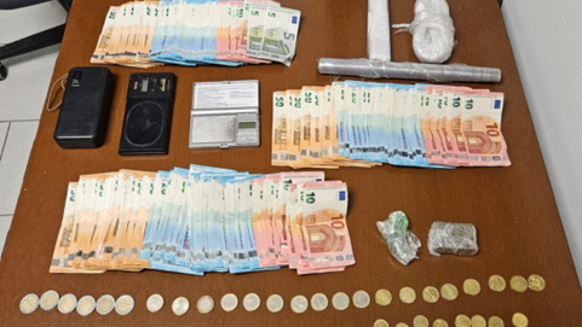 Spaccio nell'area boschiva di Borgotrebbia: trovati 7.500 euro e hashish