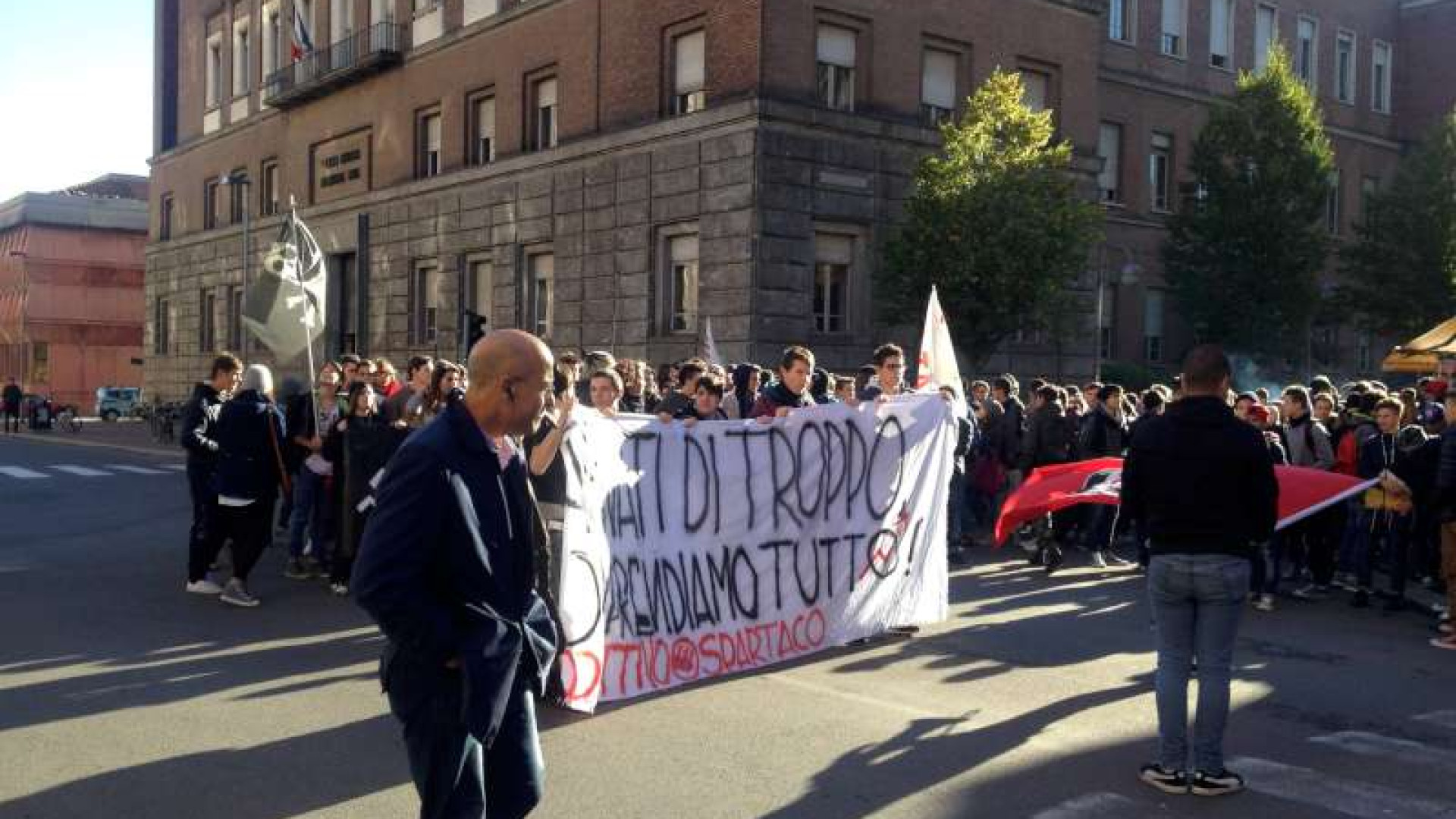 I nuovi orari dei bus non fermano il doppio sciopero degli studenti