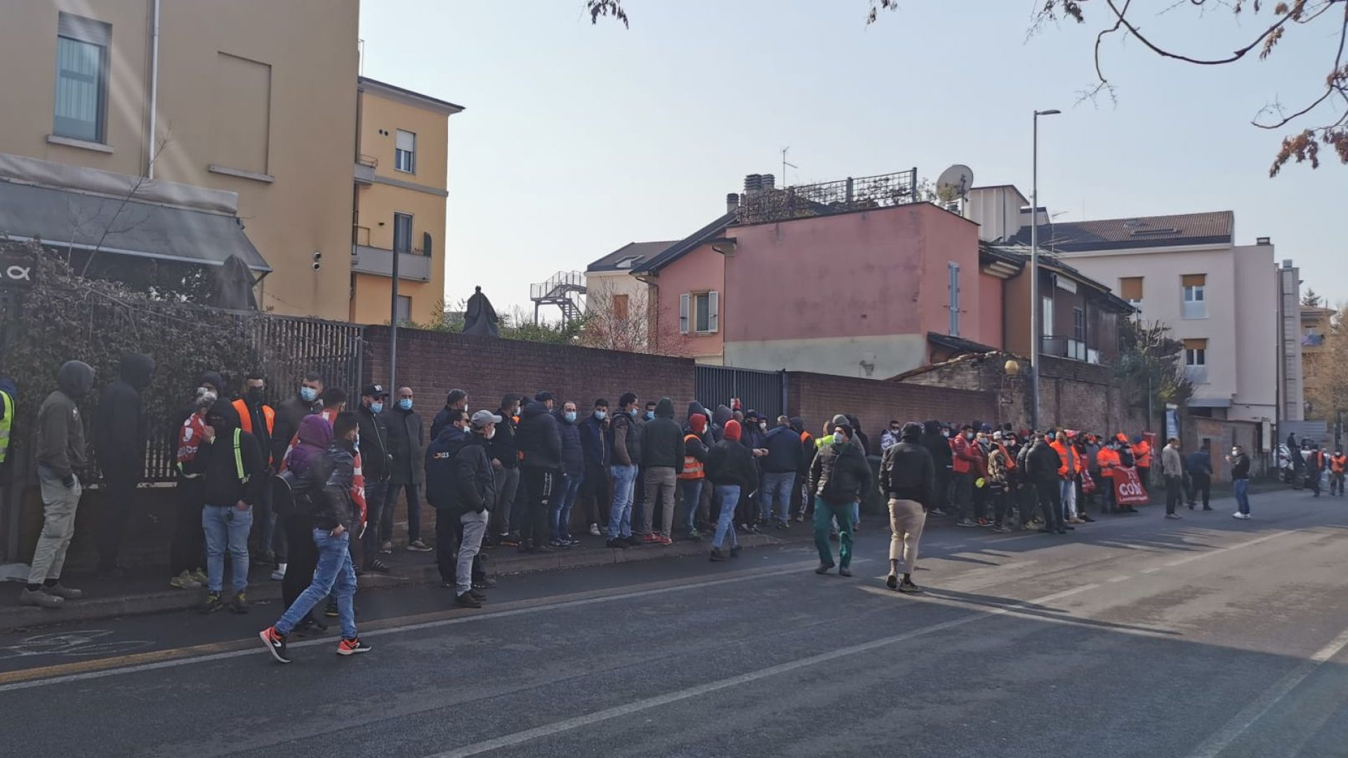 Manifestazione davanti alla Questura per Pallavicini e Arafat: 20 persone segnalate
