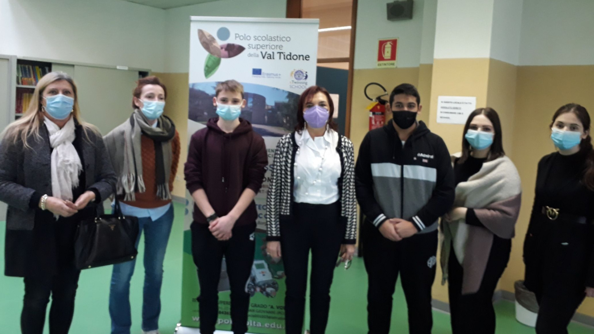 Le "scatole di Natale" prendono piede. Ora adottate dagli studenti del Volta