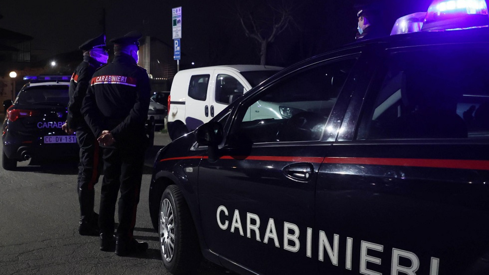 Fermato dai carabinieri con 7 dosi di cocaina in auto. "Sono per il mio compleanno"
