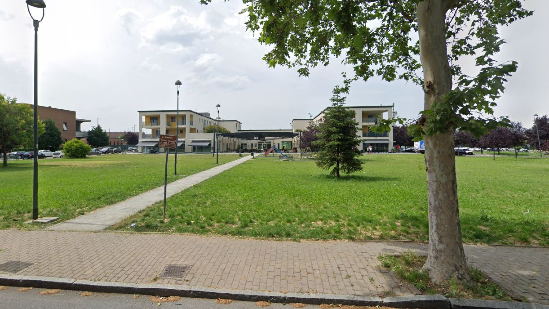 Area giochi di via Perfetti, in arrivo recinzione e viali in pietra di Luserna