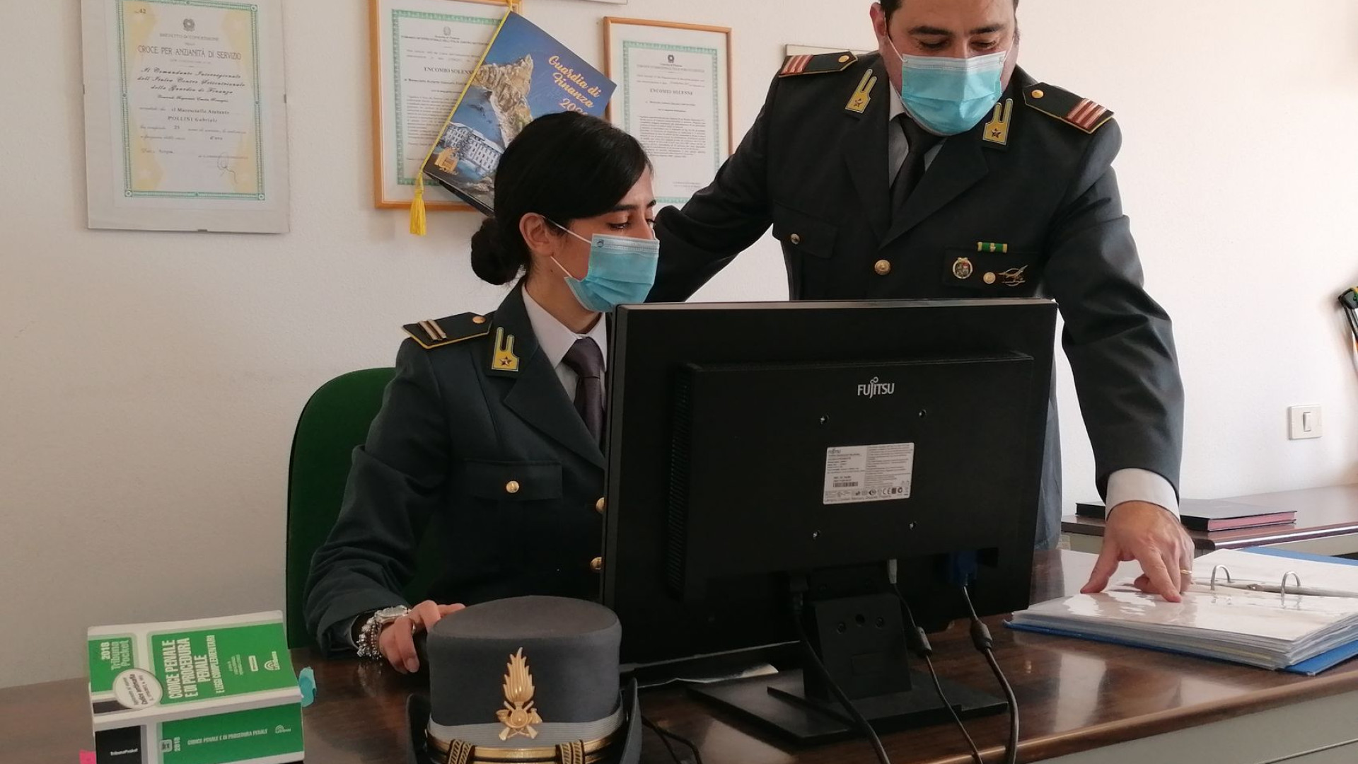 Abbonamenti illegali, le fiamme gialle di Piacenza fermano 240 "pirati" della tv