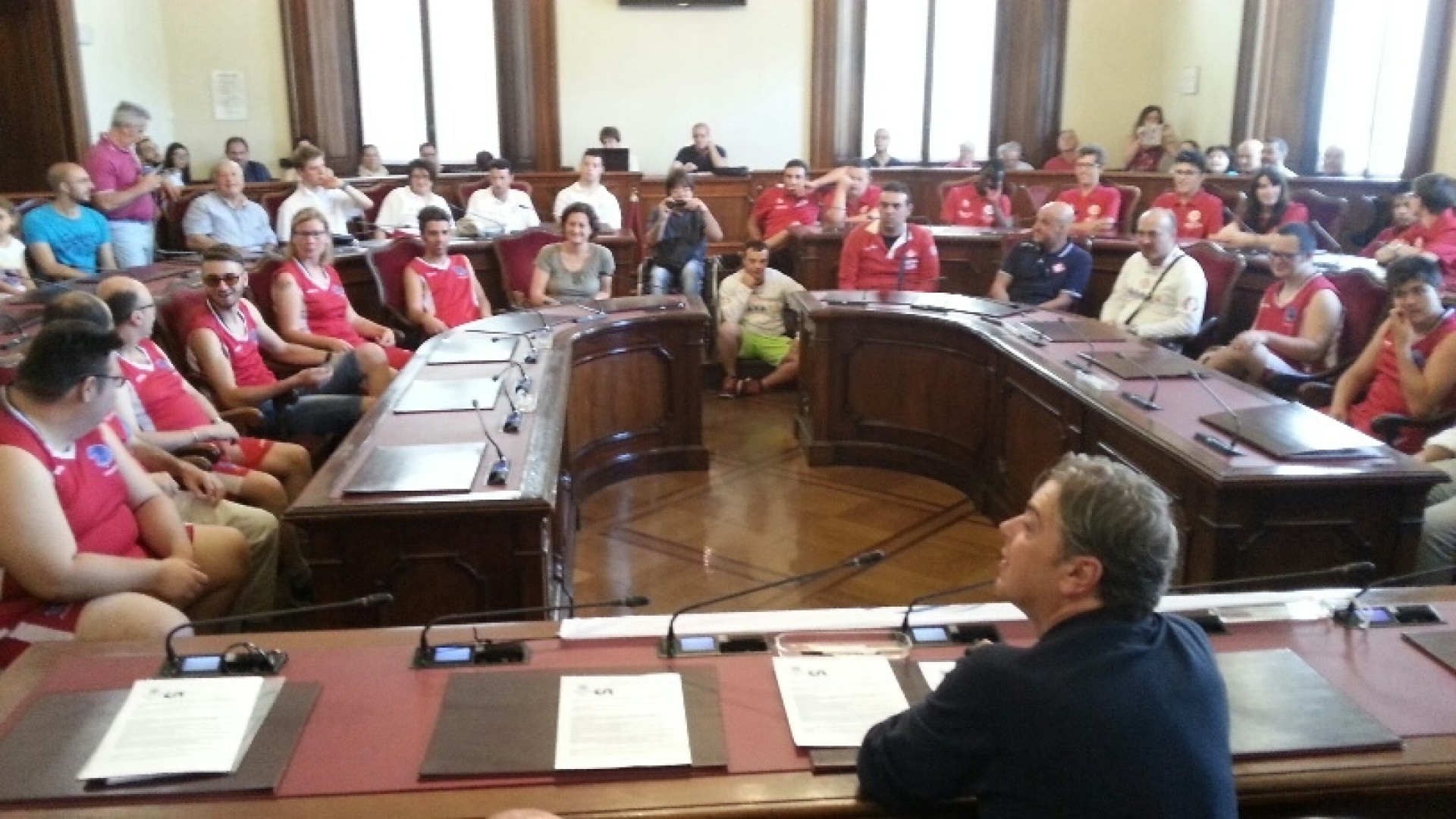 Disabilità sportiva in crescita: quasi 400 coinvolti. Le squadre ricevute in Comune