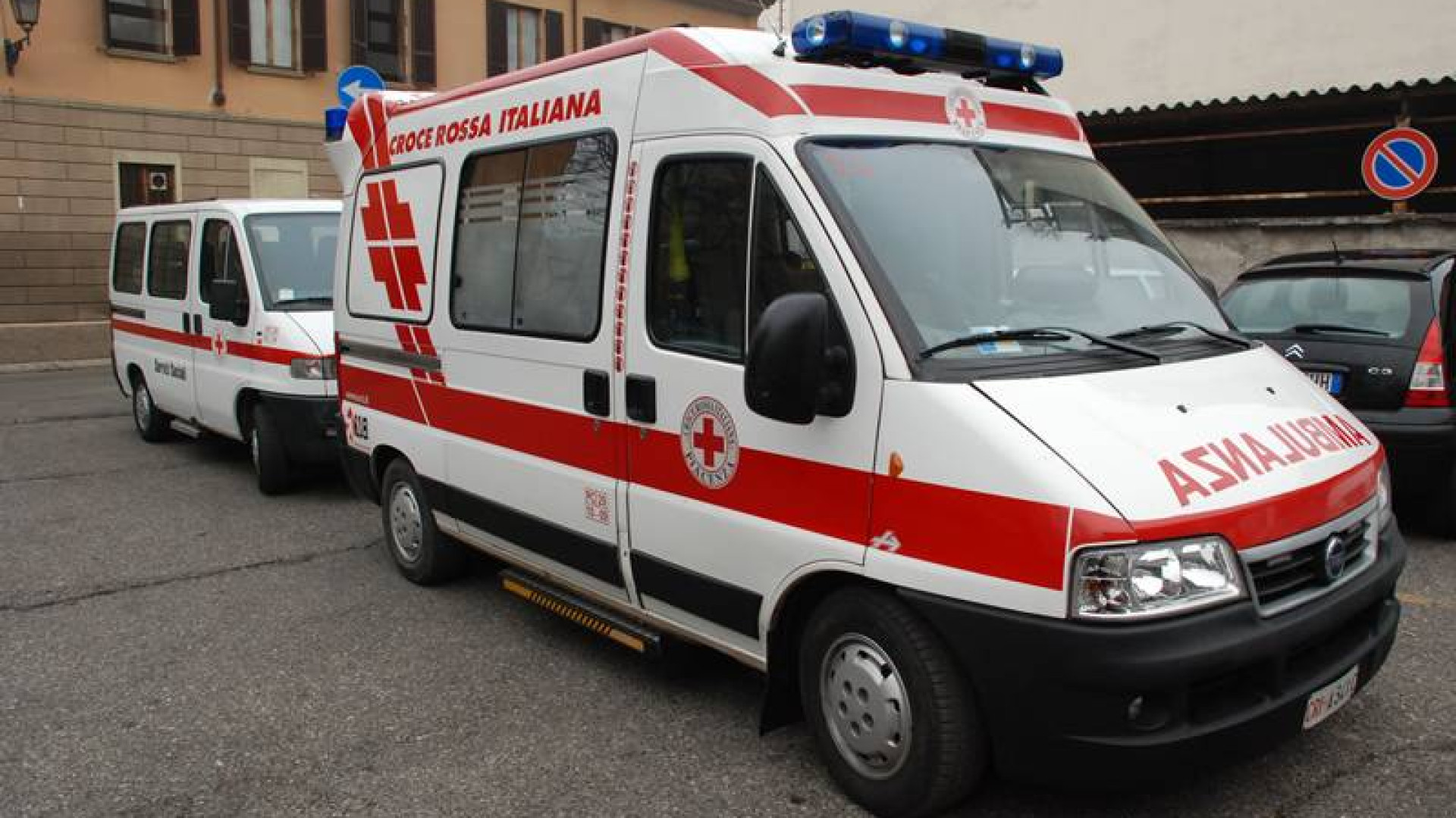 Ferito dall'elica della barca: operaio chiede aiuto, salvato dai colleghi e dai soccorsi