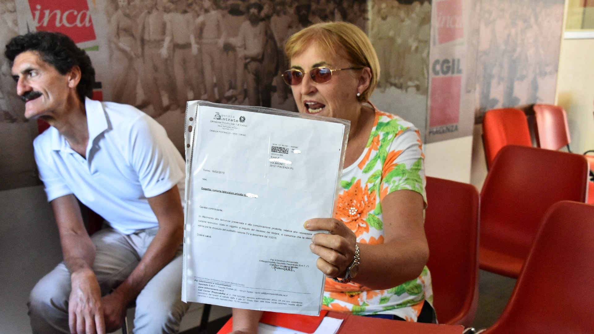 Canone Rai in bolletta, proteste a Piacenza: "Addebito anche a chi non c'è più"