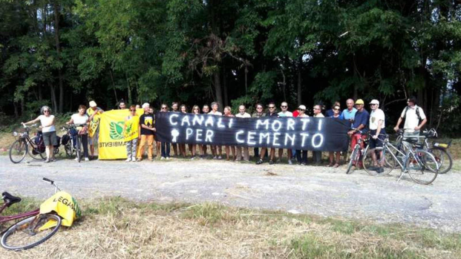 Biciclettata da Piacenza a Gossolengo. Legambiente contro il consorzio Bonifica