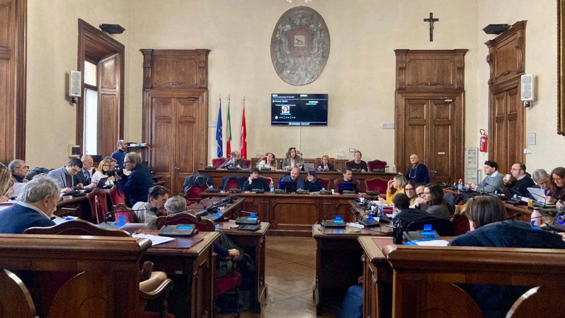 Aumento Irpef, clima rovente in consiglio: "Intollerabile". La replica: "No, responsabili"