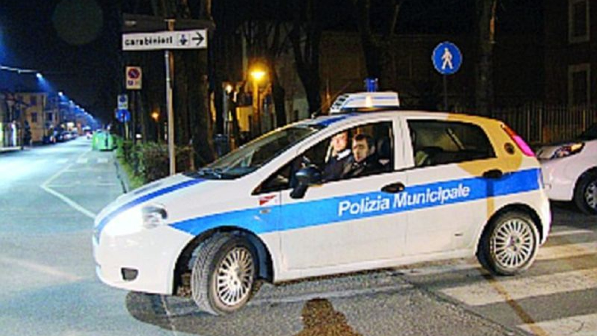 Anziana morta sulla strada: investita o malore? Appello ai testimoni