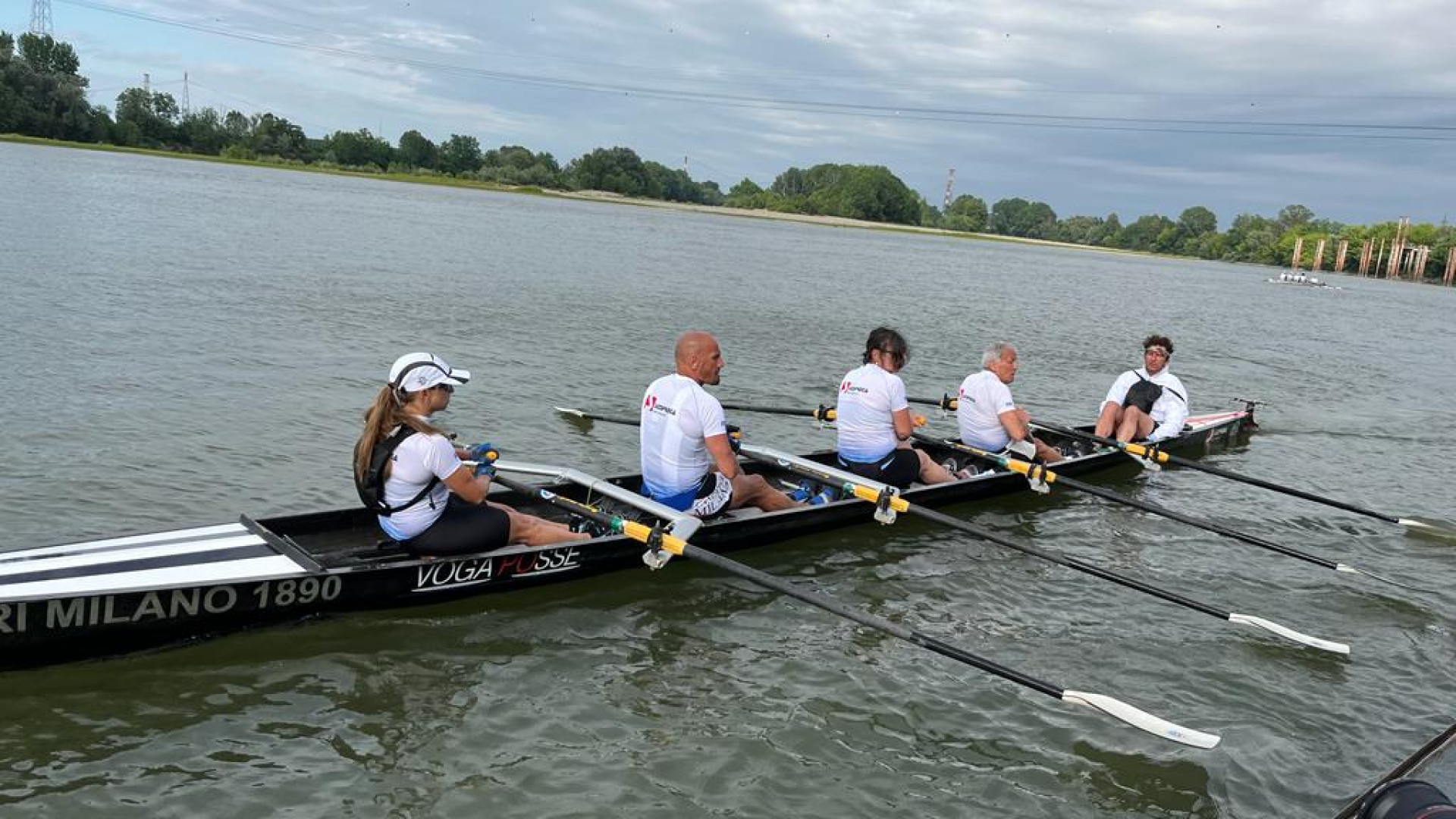 "Vogaposse": la regata da Milano a Venezia ha fatto tappa a Piacenza