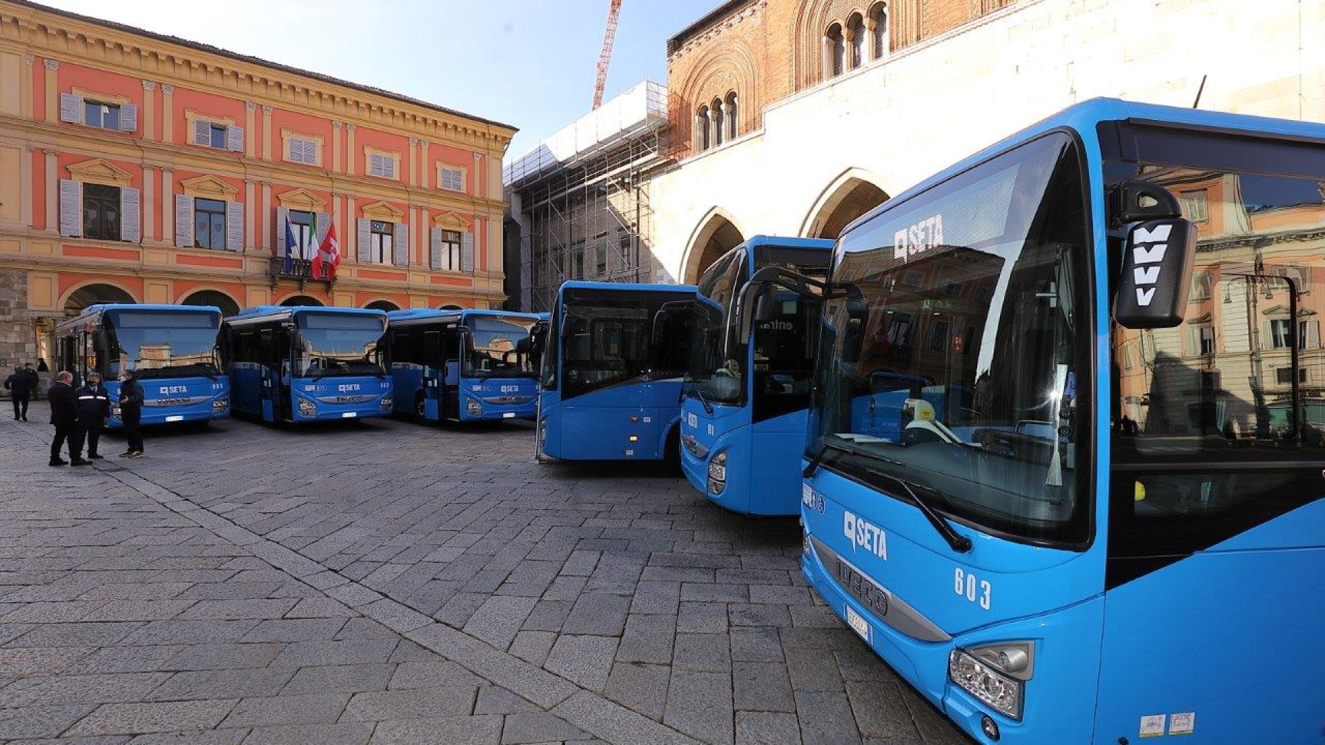 Arrivati otto nuovi bus extra urbani. Garetti: "Sostituzione massiva entro 3-4 anni"