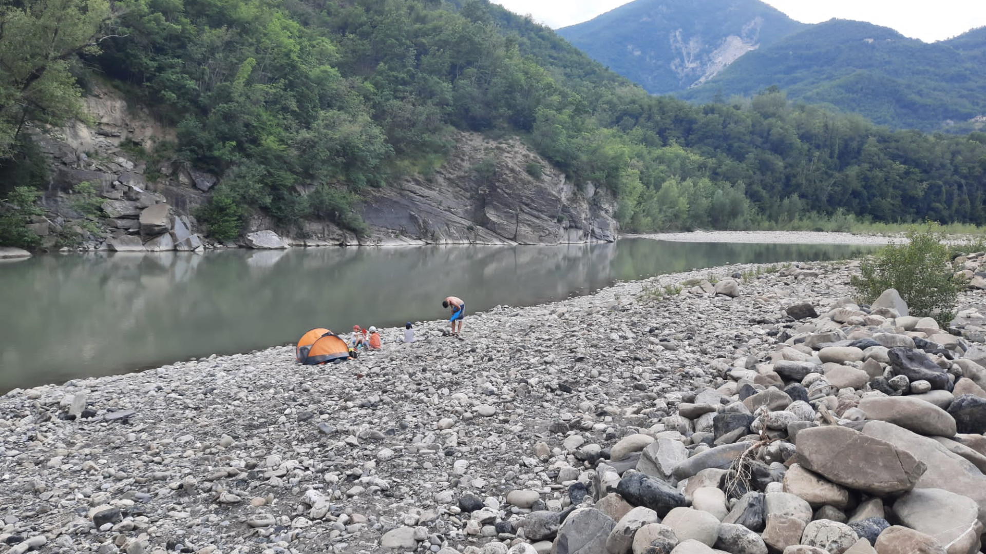 Svuotamento della diga, Trebbia torbido: spiagge vuote e turismo a rischio