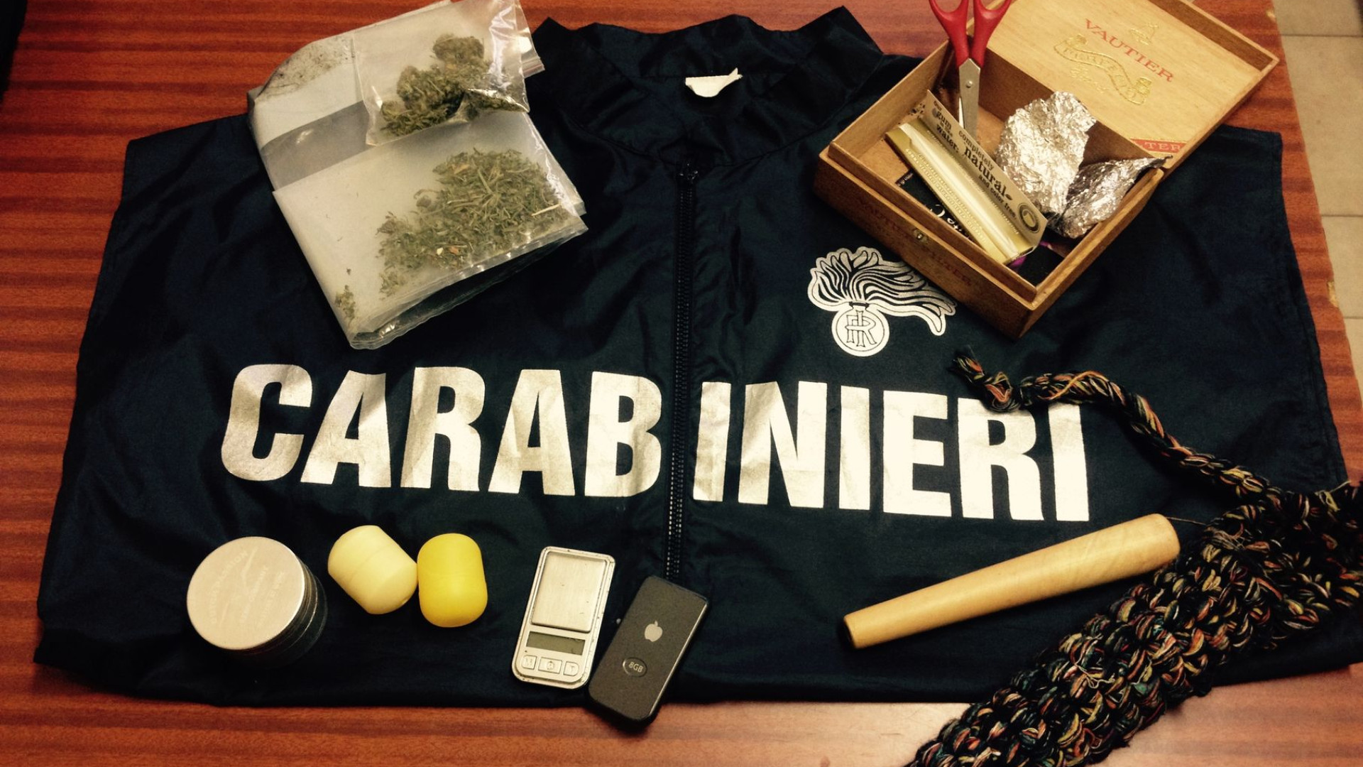 Marijuana nel cassetto della cucina, denunciato 26enne di Gragnano