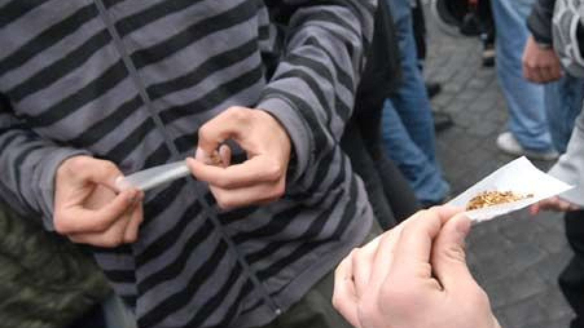 Spacciava "erba" a minorenni: denunciato 18enne piacentino