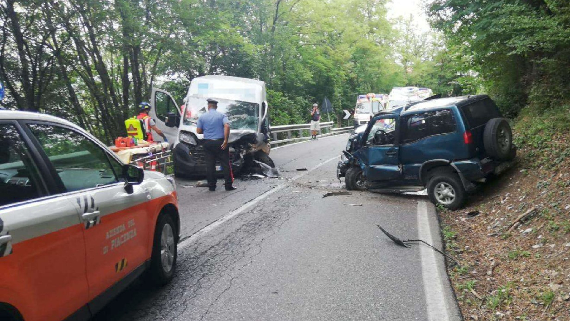 Violento scontro tra un'auto e un furgone sulla Statale 45 a Cernusca