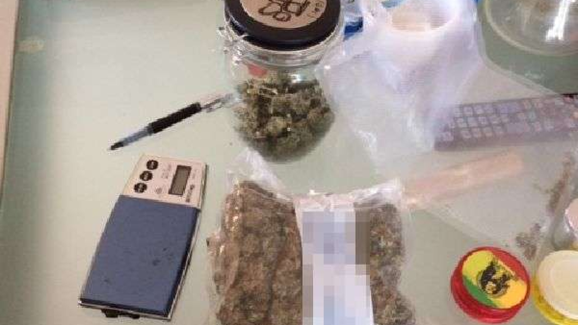 Coppia trovata con marijuana e la nuova droga dei rapper: scatta l'arresto