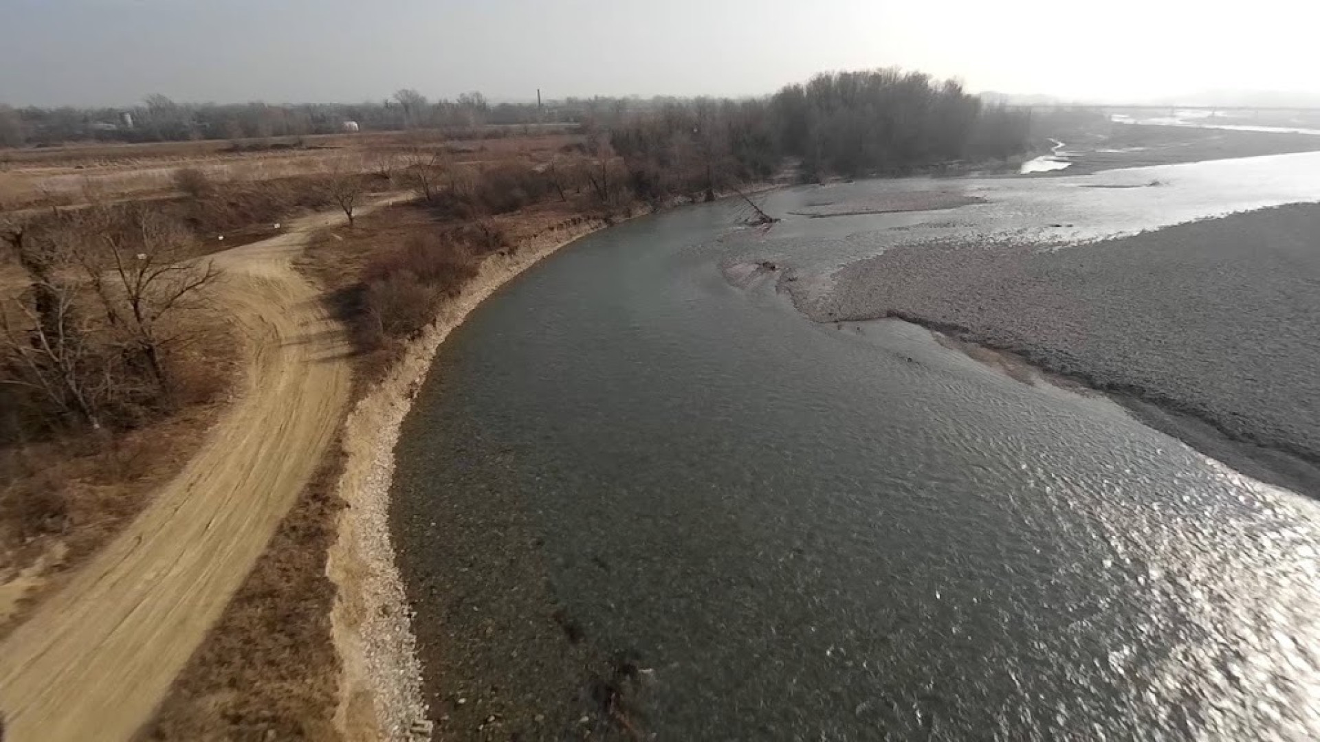 Trovato e multato sulle rive del Trebbia: "Ho portato i bimbi perché piangevano"