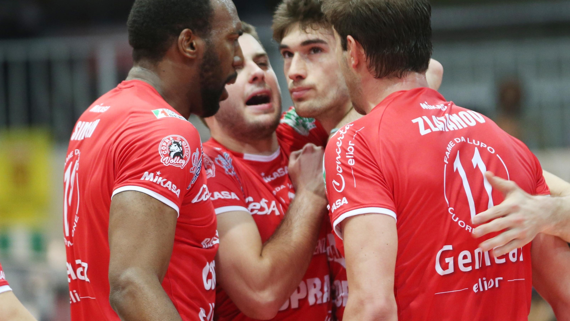 Volley, semifinale playoff: Piacenza batte Perugia al tie break