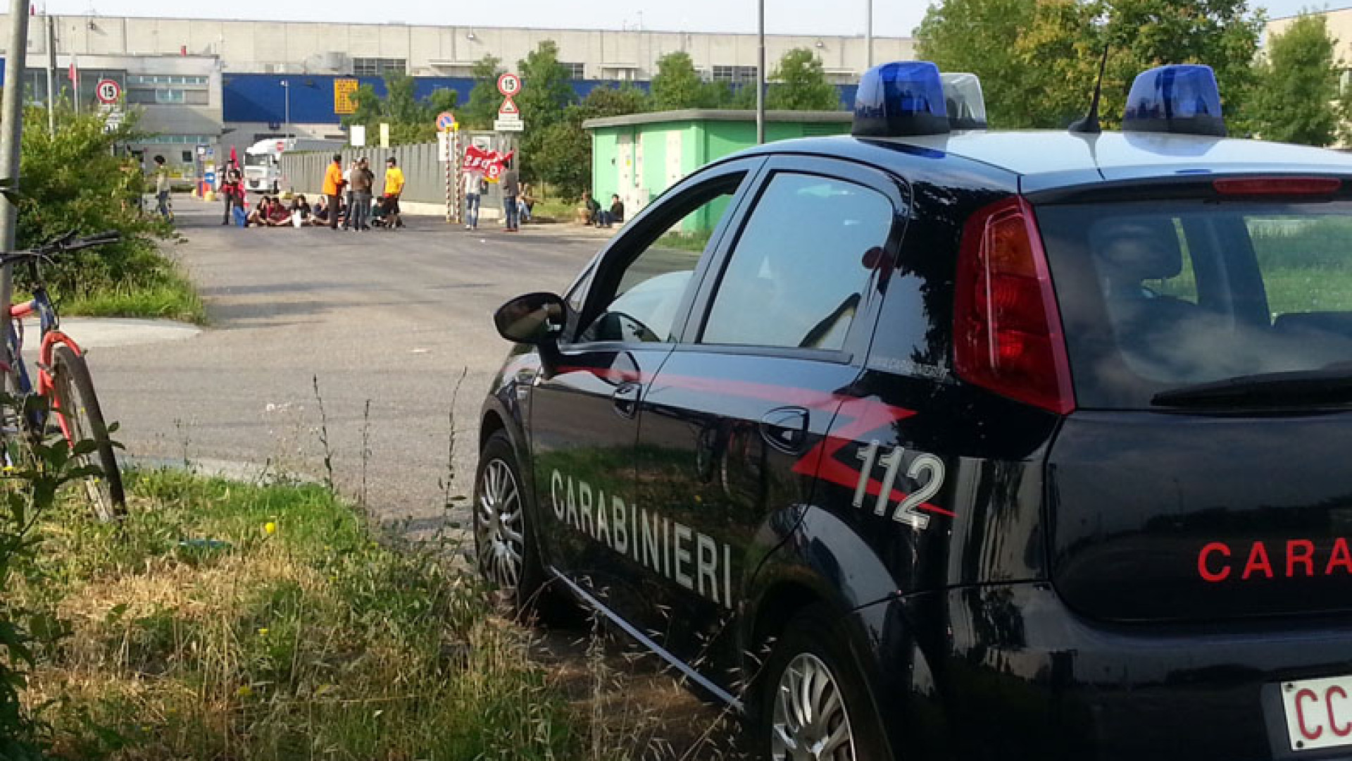 Scontri Ikea: 36enne denunciato per le ferite riportate da due carabinieri