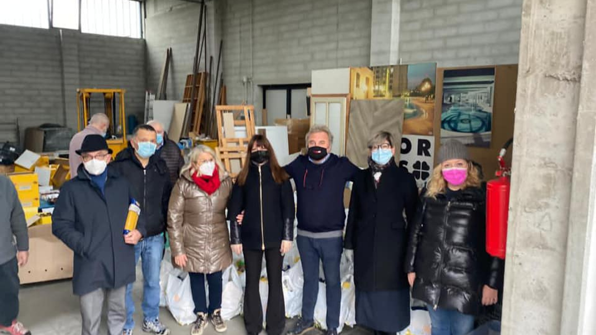 Ottocento borse con beni di prima necessità per le famiglie bisognose