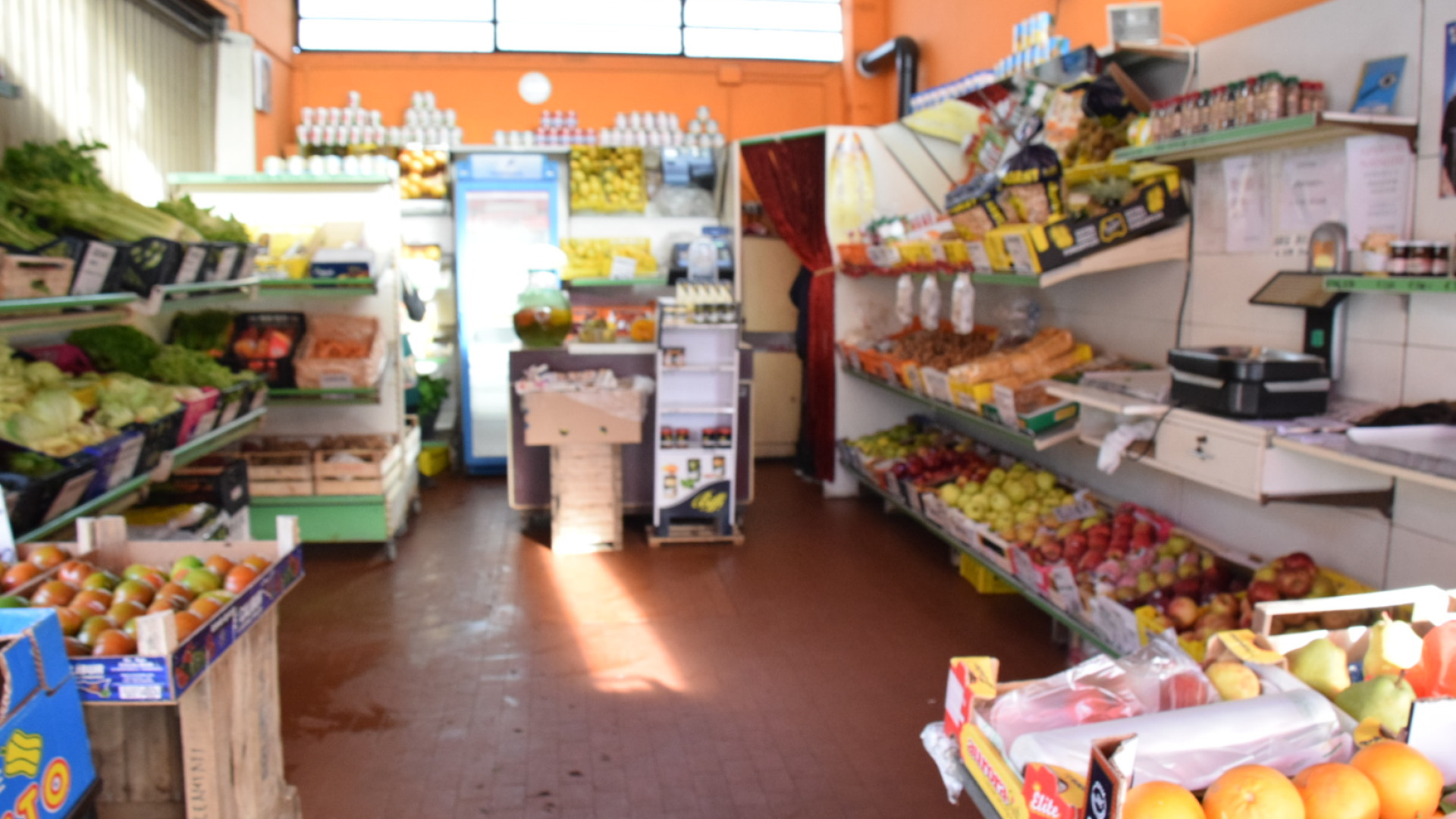 Ciliegie, datteri e fichi il bottino goloso dei ladri al mercato di via Alberici