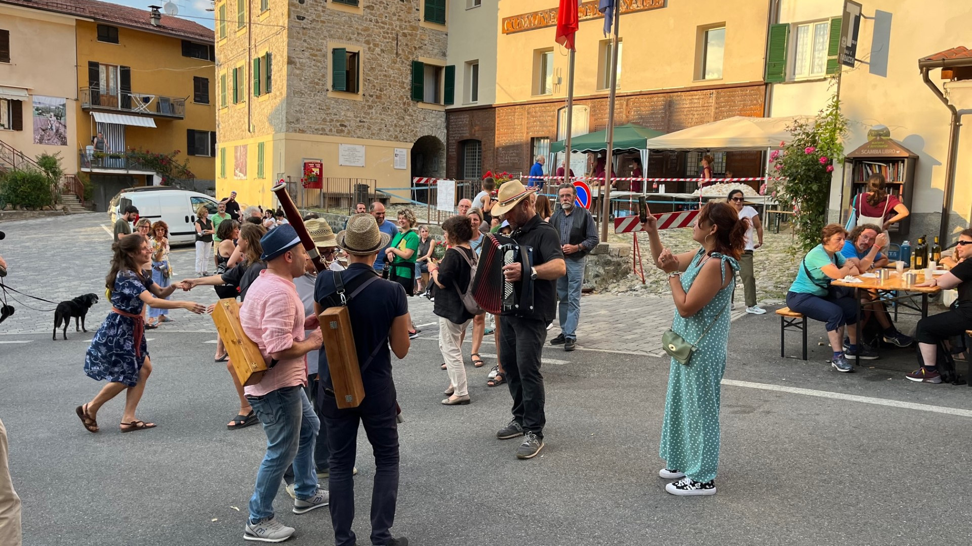 Canti popolari, boccali e prodotti tipici. È tornata la festa delle Aie di Cerignale