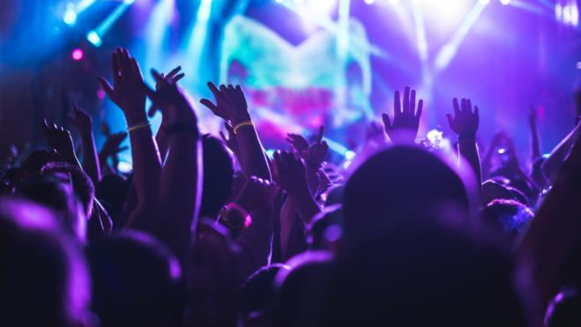 Nuove norme per le discoteche: mascherina sempre indossata e capienza ridotta