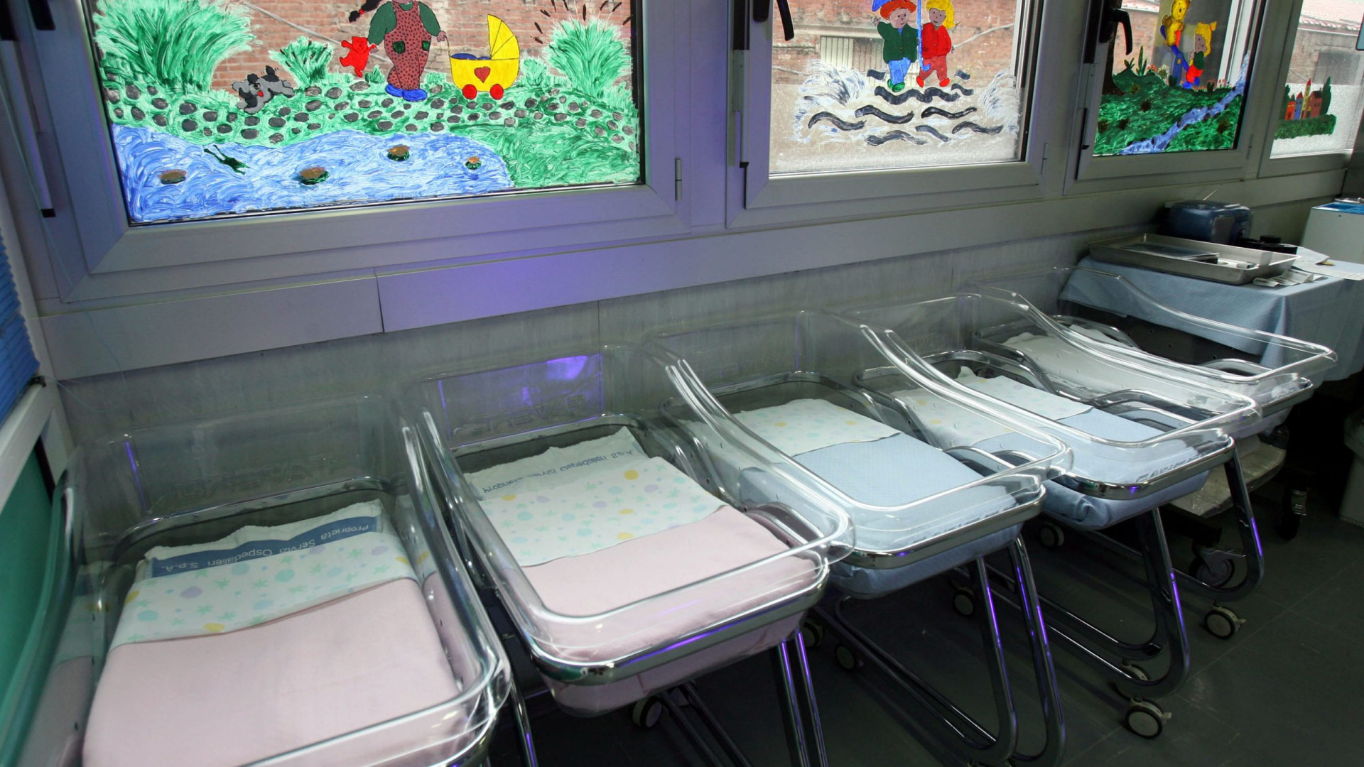 Il dolore e la fatica nell'avere un figlio. A Piacenza addio servizi, tanti all'estero
