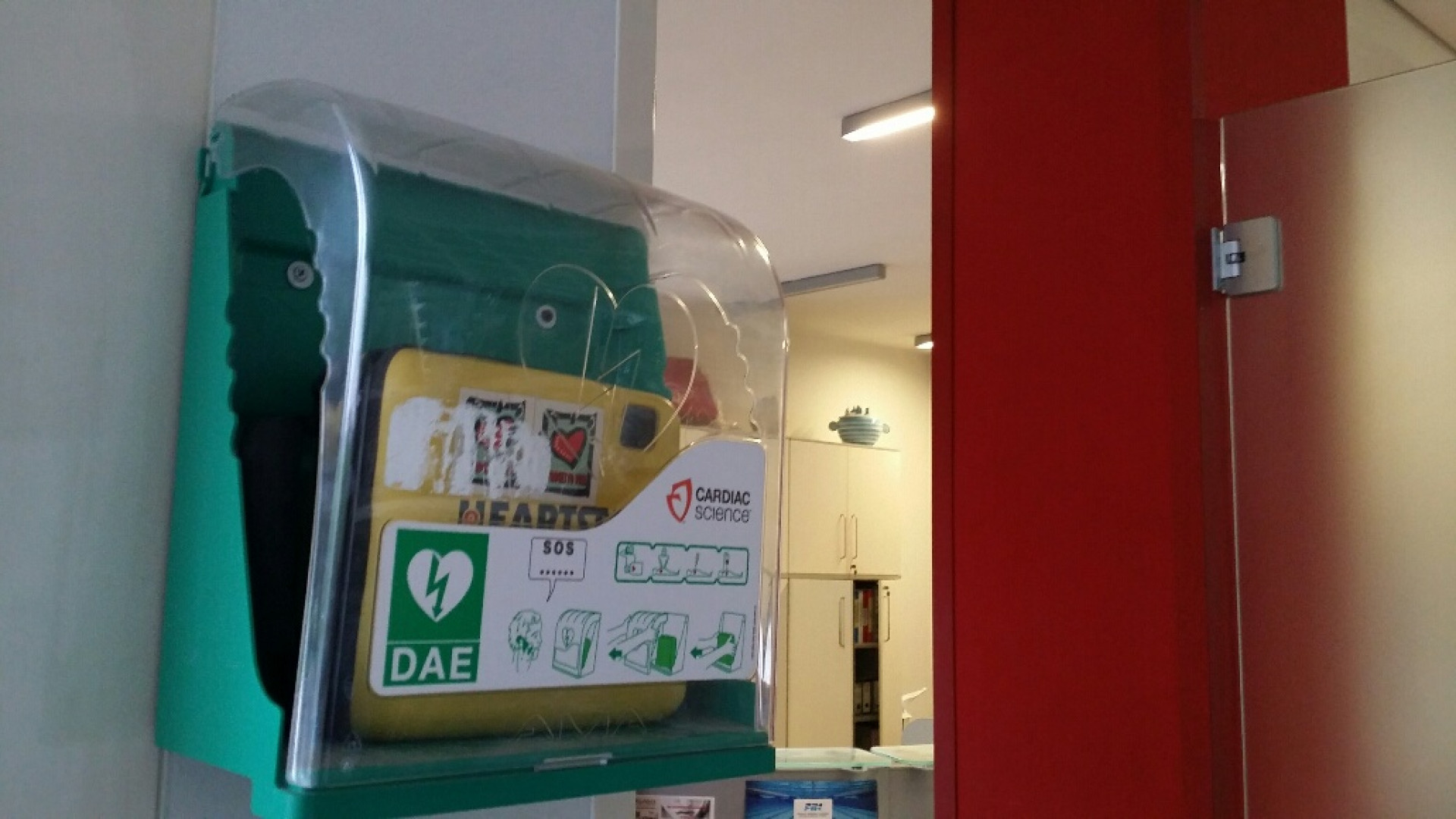 Dal Ministero Istruzione mille euro per ogni scuola per l'acquisto di defibrillatori