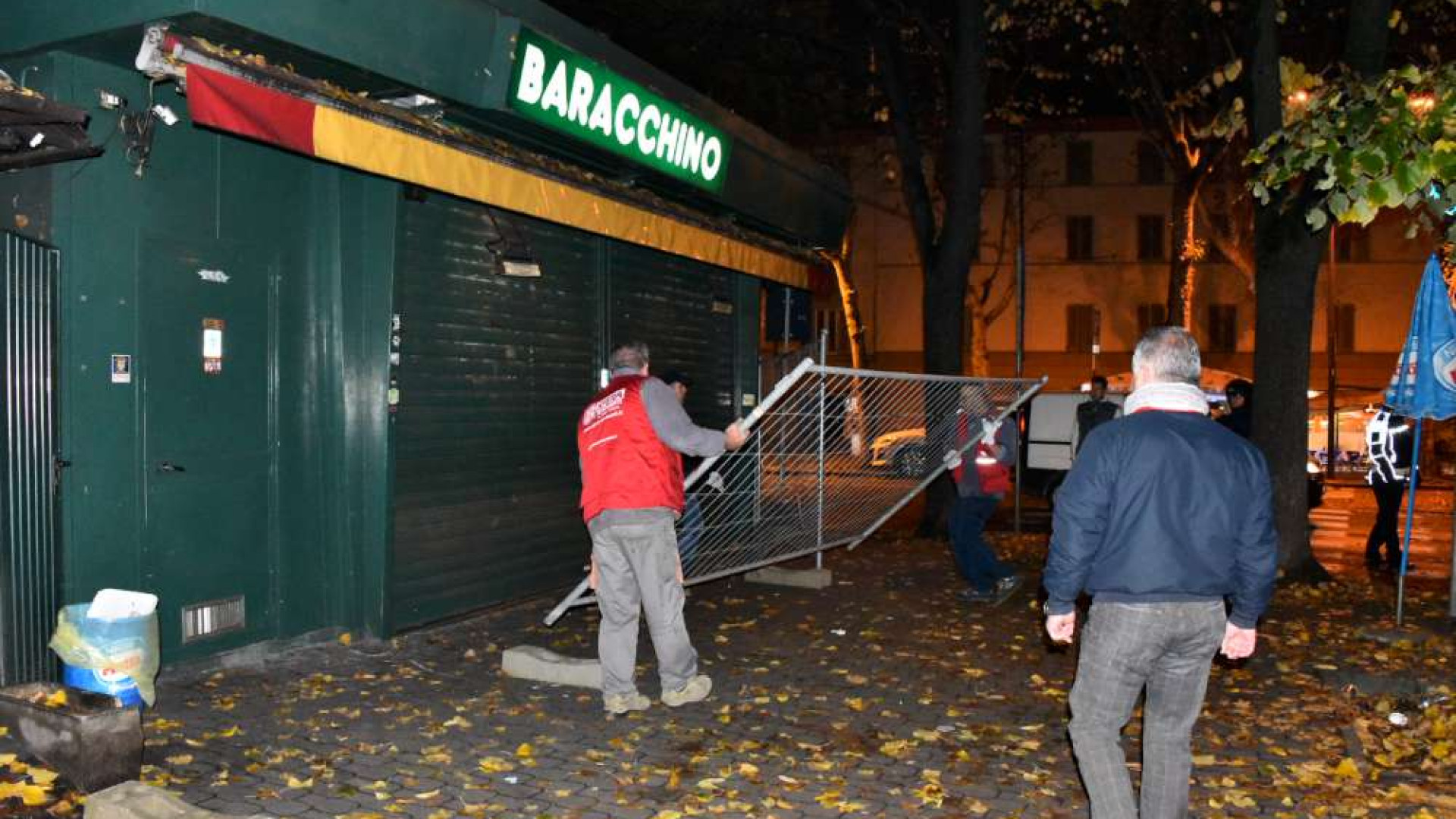 Baracchino transennato all'alba. Prosegue la raccolta firme