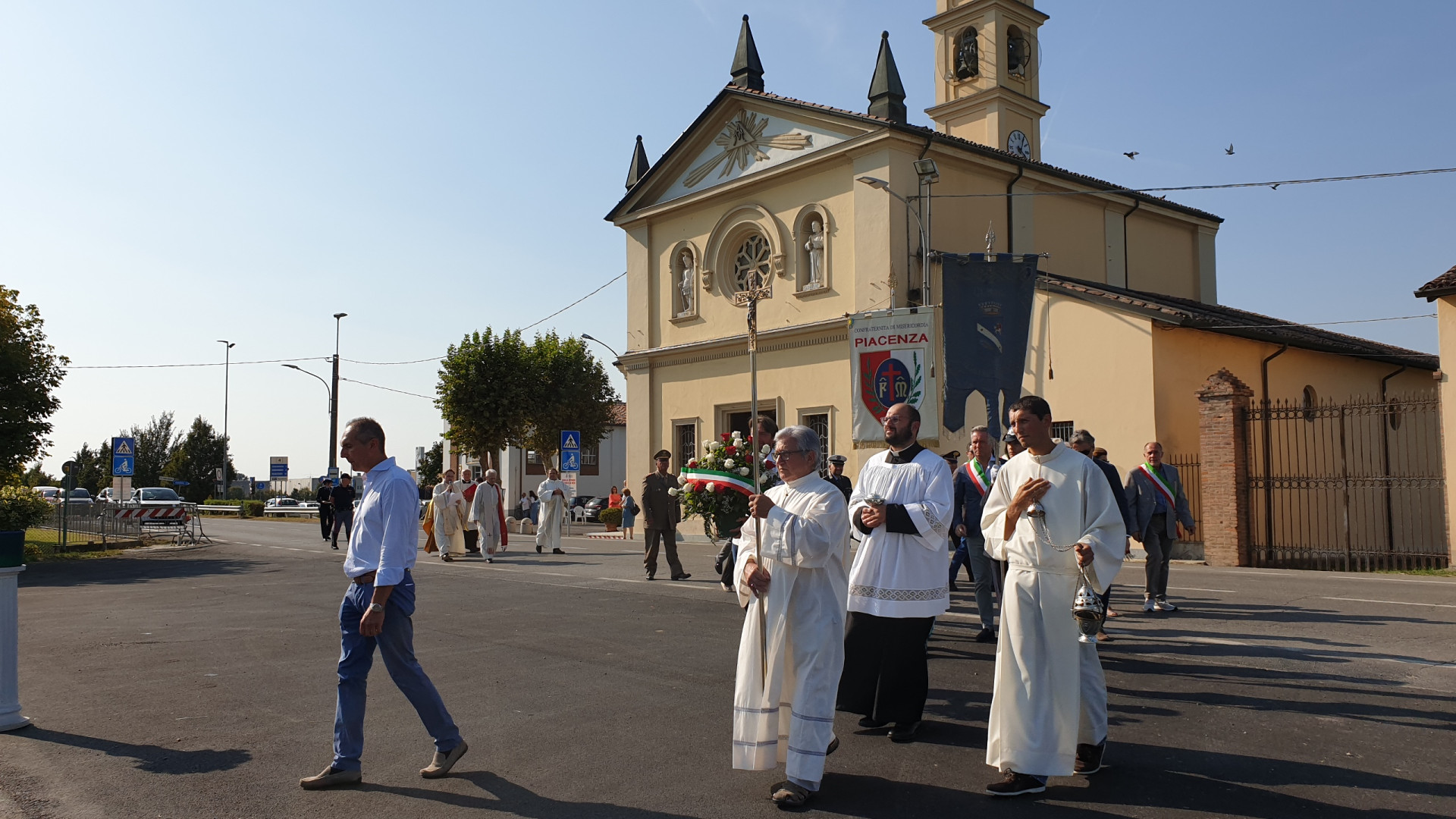 Vittime della strada, il vescovo Ambrosio: "Responsabilità alla guida"