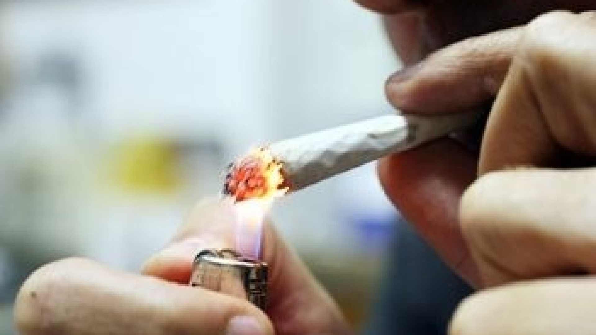 Spinello a bordo vasca: nei guai un tunisino denunciato per spaccio
