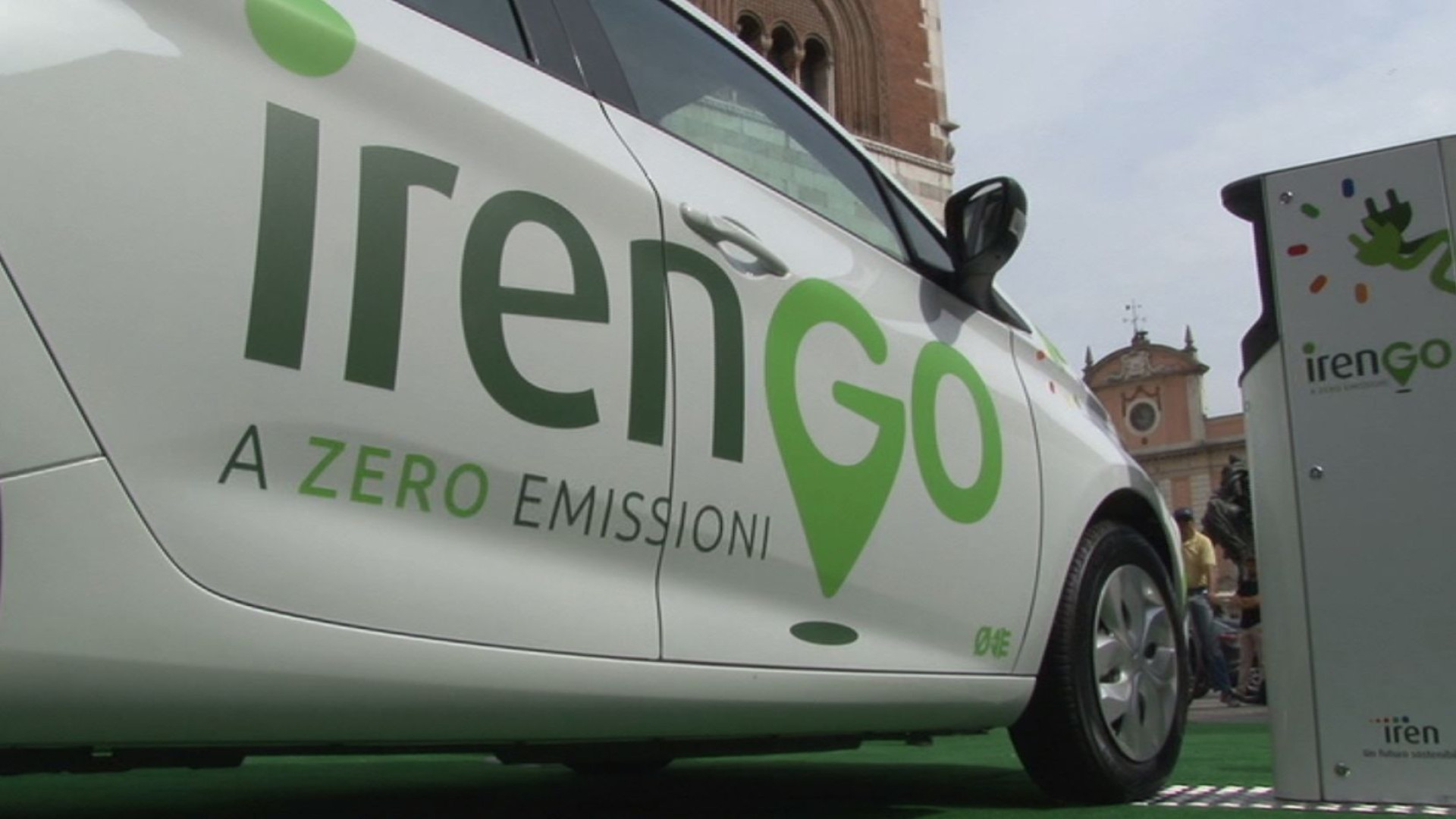 Zero emissioni, rinnovo dei mezzi e offerta a privati e aziende: progetto IrenGo
