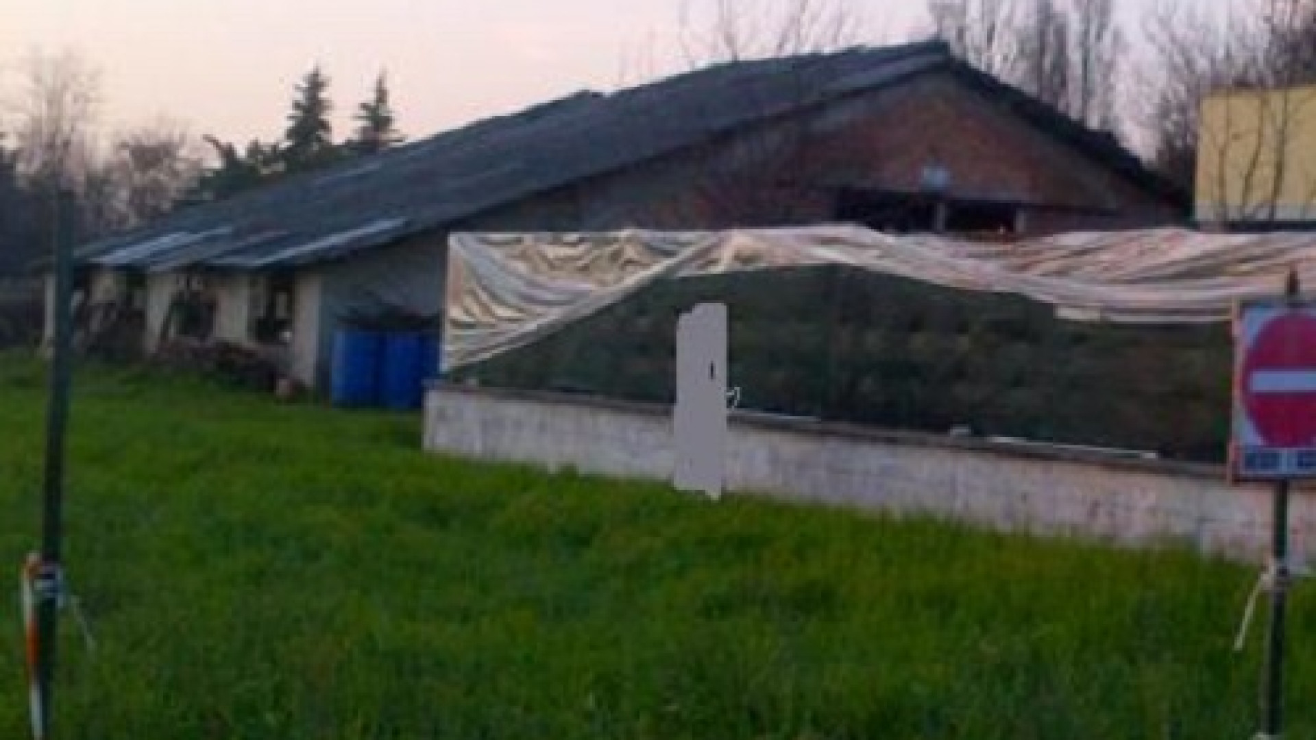 Pittolo, allarme dei cittadini: "Amianto vicino alla scuola". Interviene Girometta