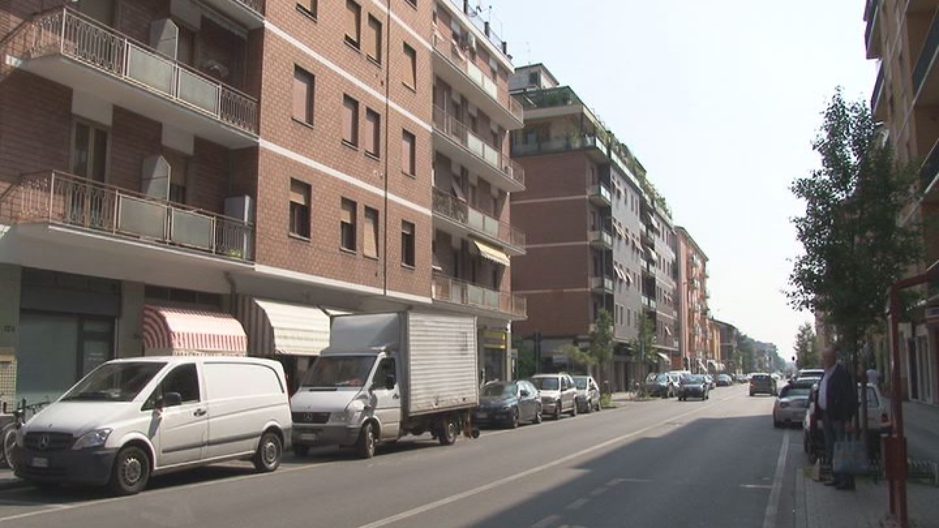 Viale Dante: in 10 anni chiusi 12 negozi. "Riutilizzare l'ex caserma"