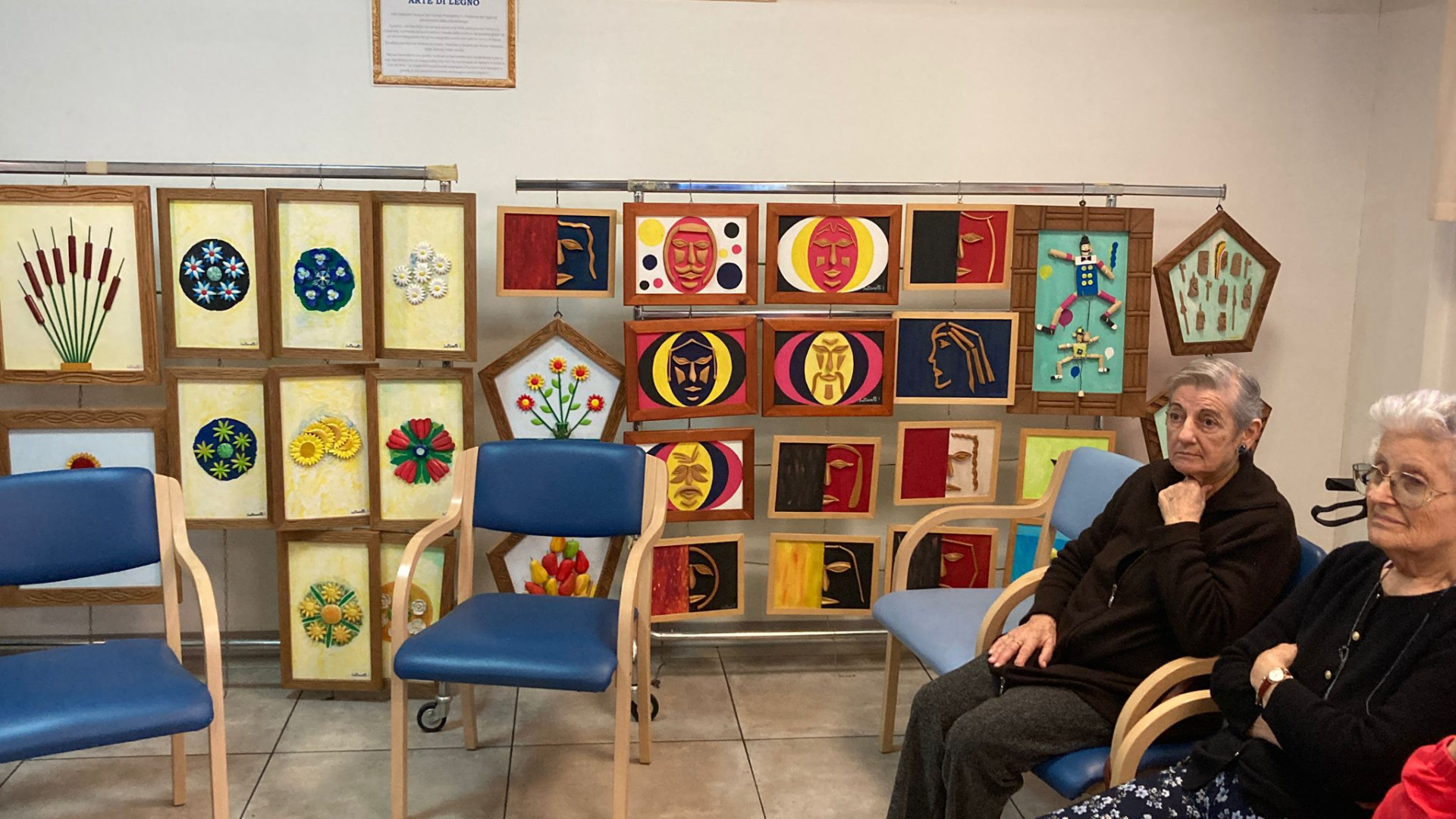 Arte e anziani: donati quadri in mostra nella casa di riposo "Duemiglia" alla Besurica